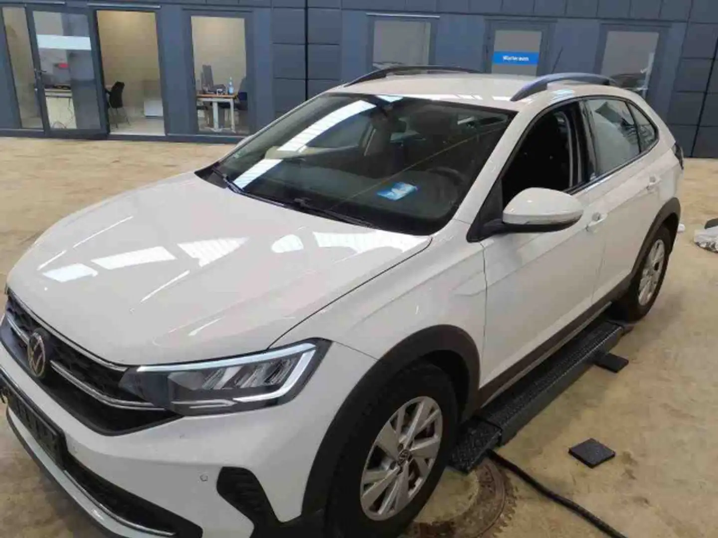 Volkswagen Taigo 1.0 TSI DSG Life Navi LED DAB+ FrontAssist Weiß - 2