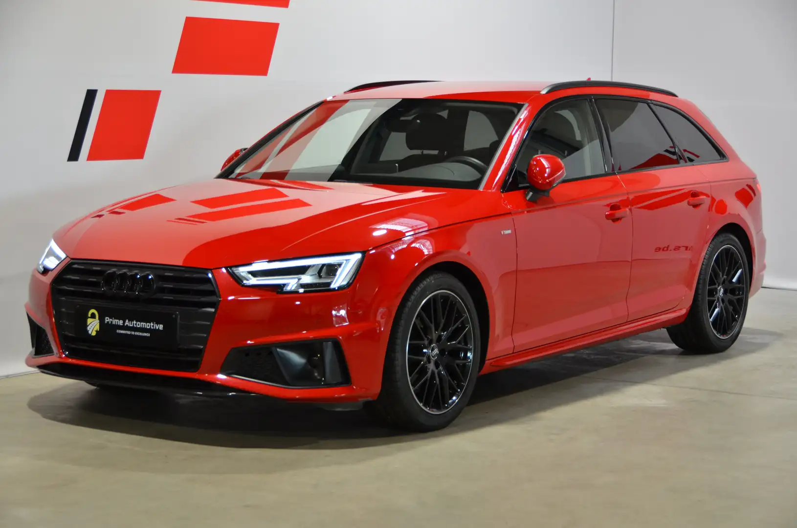 Audi A4 TDi S tronic * S-Line * GPS * Trekhaak * Black Ed Red - 1