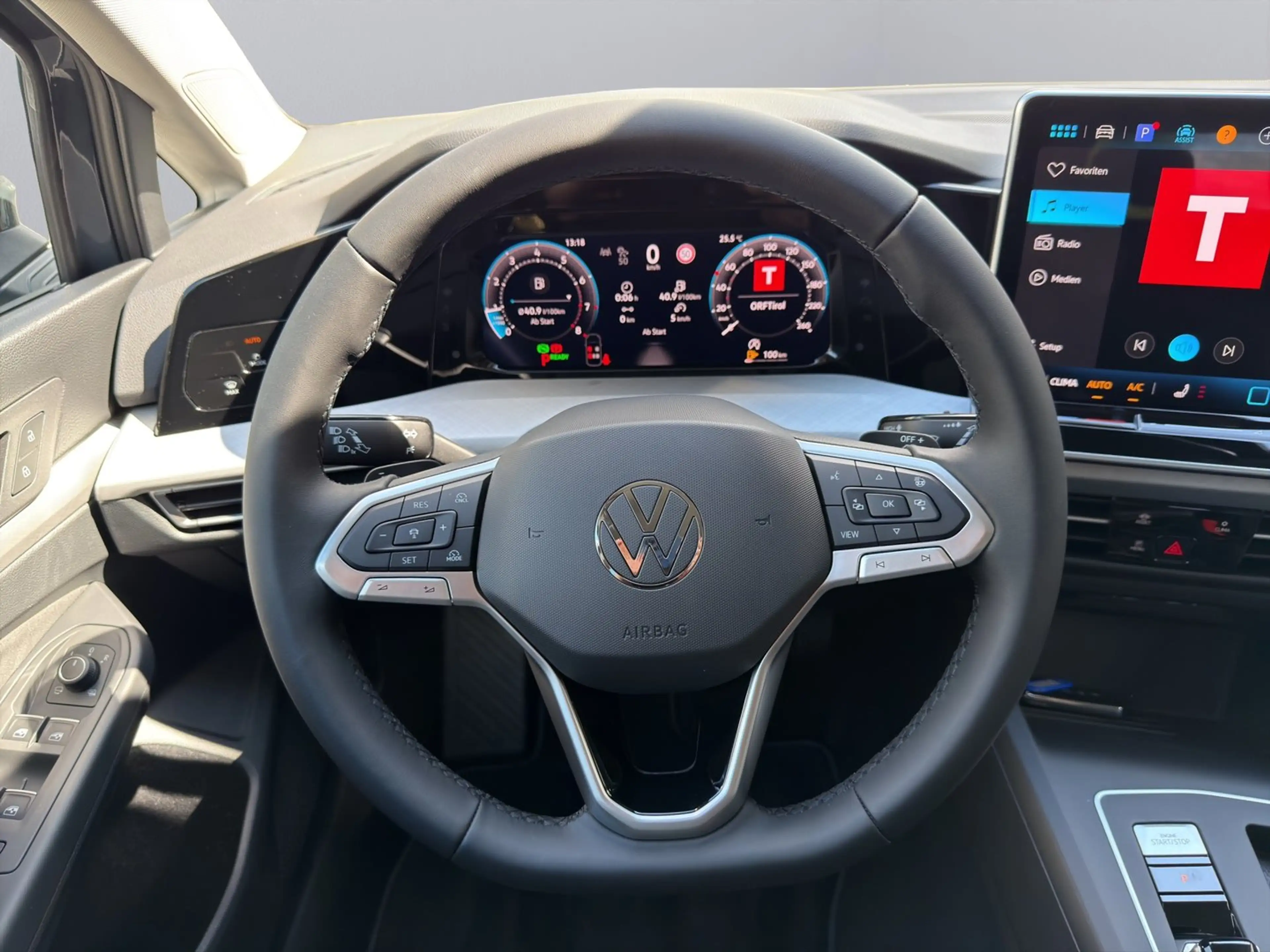 Volkswagen Golf Rabbit mHEV DSG — photo 12