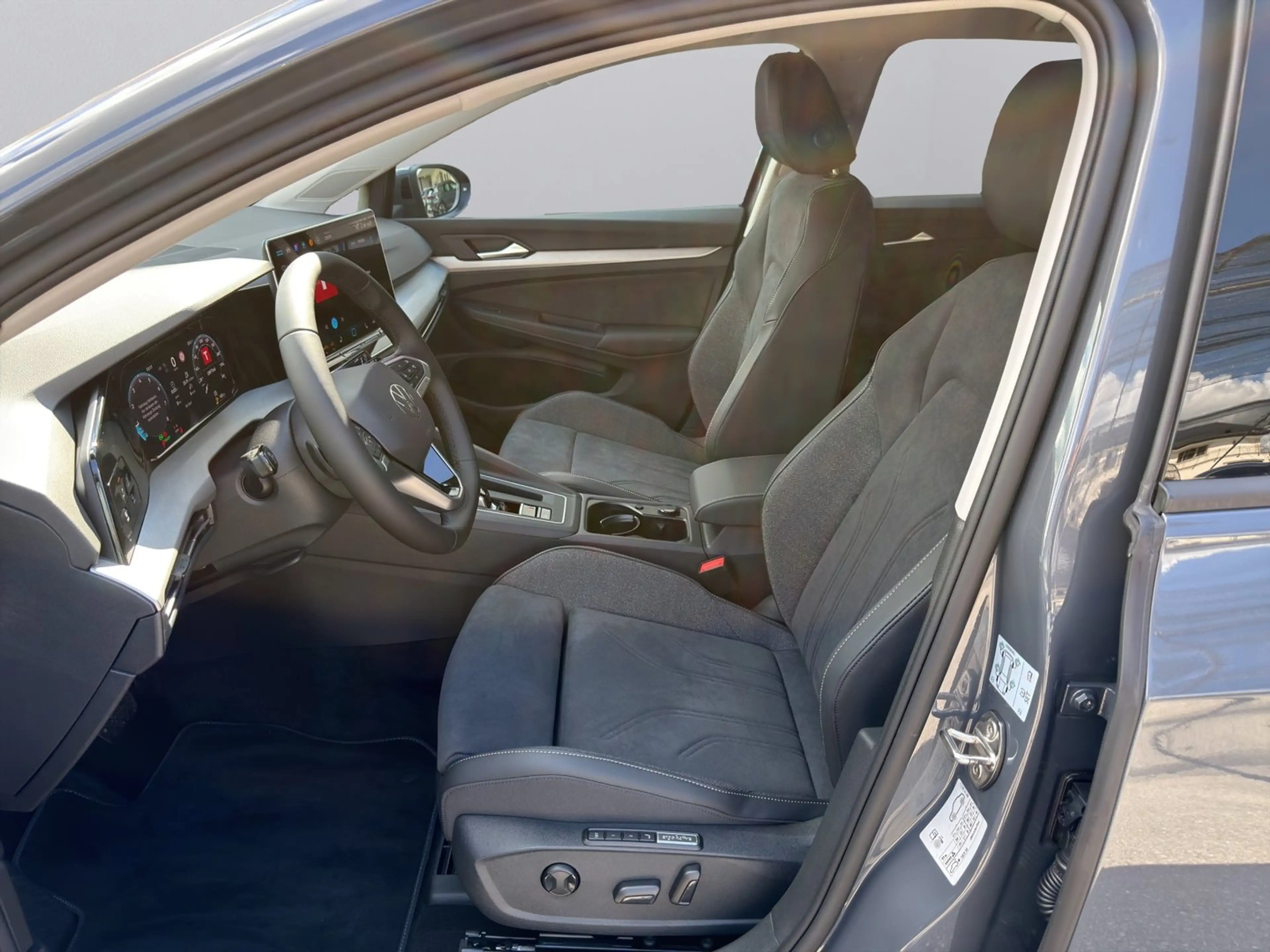 Volkswagen Golf Rabbit mHEV DSG — photo 9
