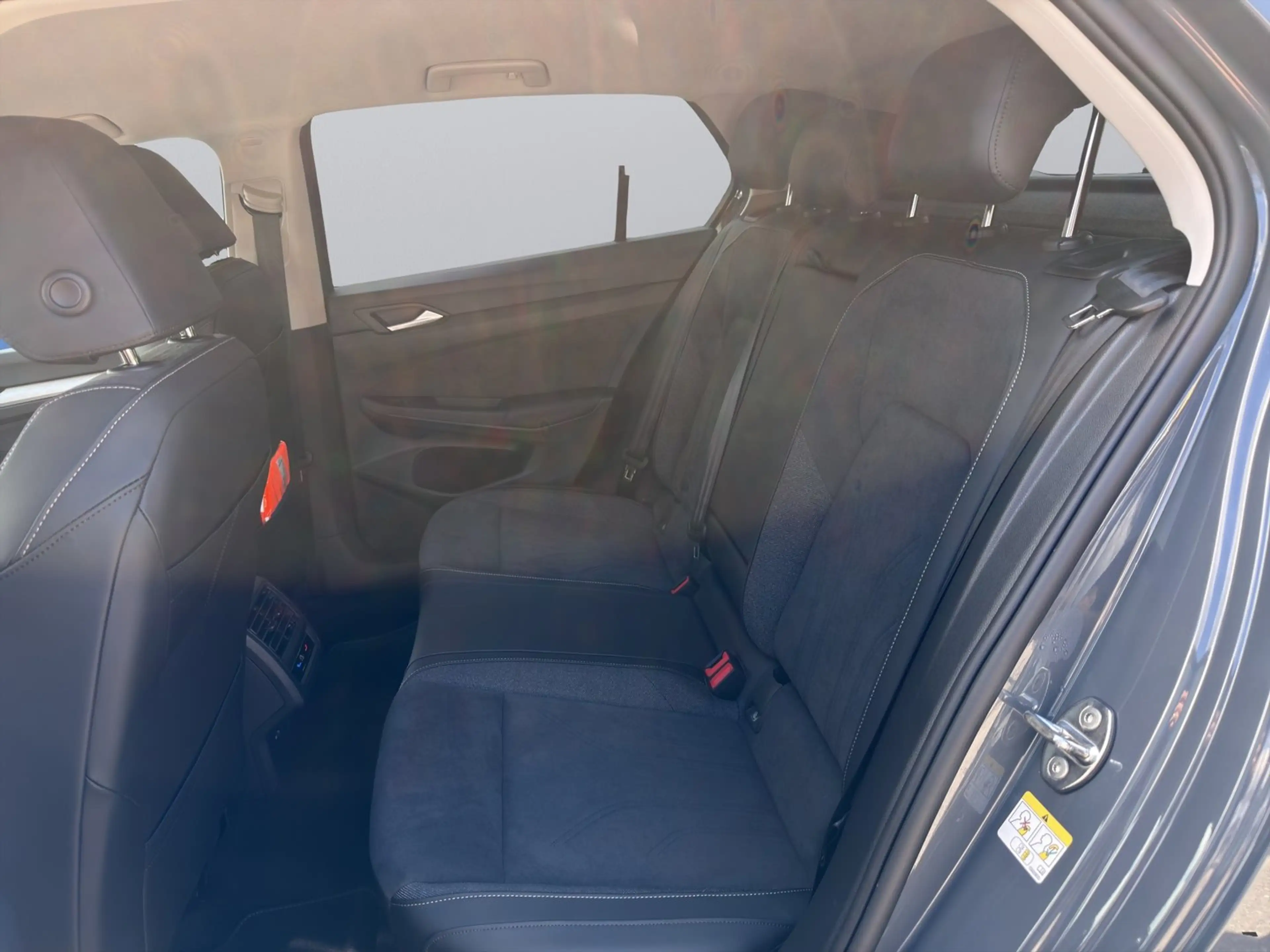 Volkswagen Golf Rabbit mHEV DSG — photo 10
