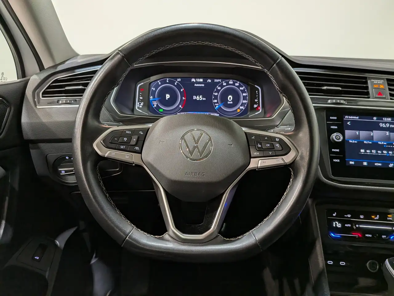 Volkswagen Tiguan снимка Volkswagen Tiguan