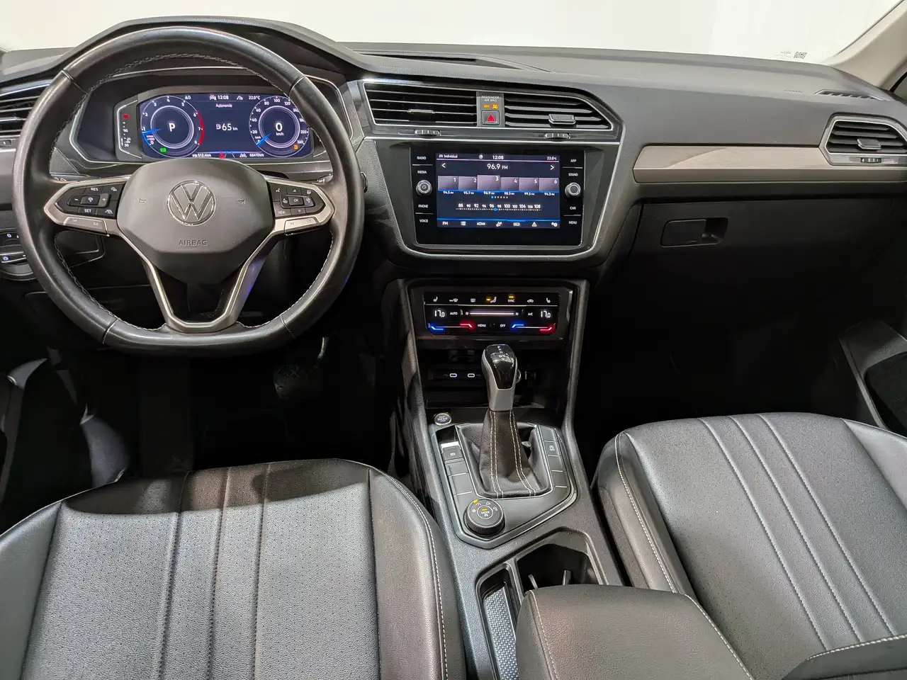 Volkswagen Tiguan снимка Volkswagen Tiguan