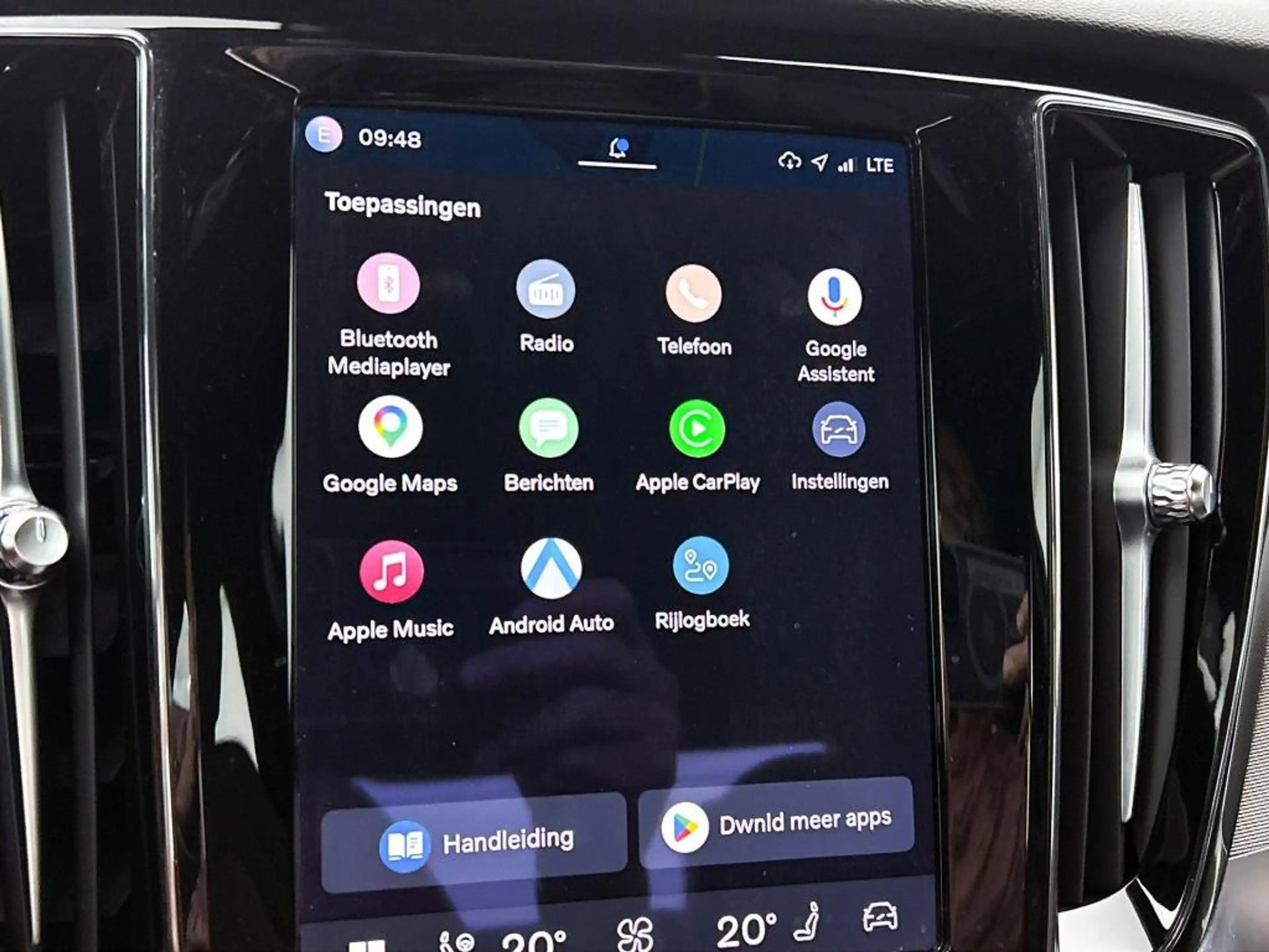 Volvo S60 2.0 B4 Plus Dark Sport interieur | Trekhaak | 19 i — photo 12