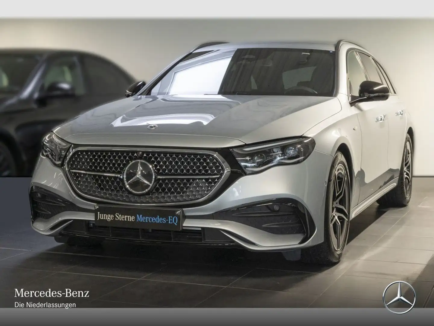 Mercedes-Benz E 300 e T Hybrid AMG 360° Distr. AHK Night Memory Silber - 2
