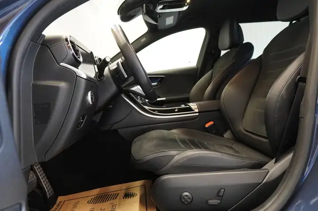 Mercedes-Benz C-Class view 19