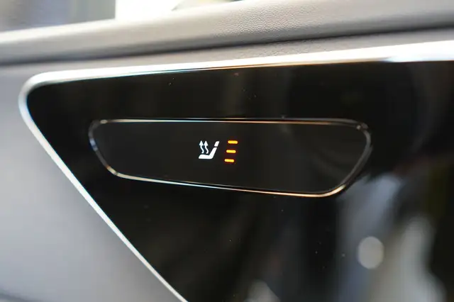 Mercedes-Benz C-Class view 26