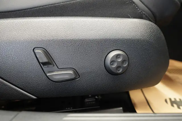 Mercedes-Benz C-Class view 27