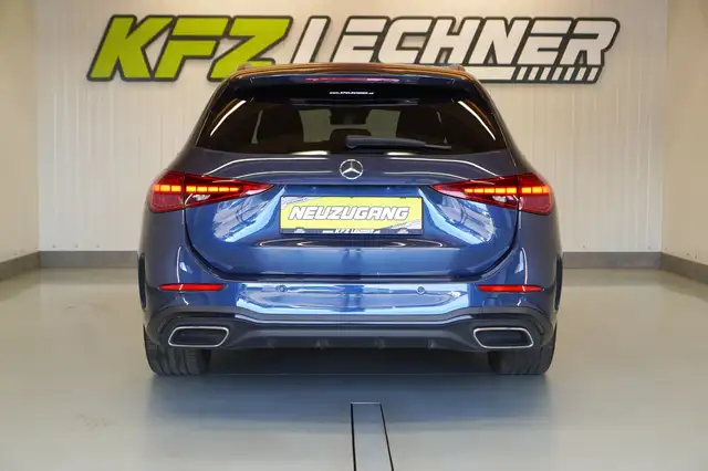 Mercedes-Benz C-Class view 9