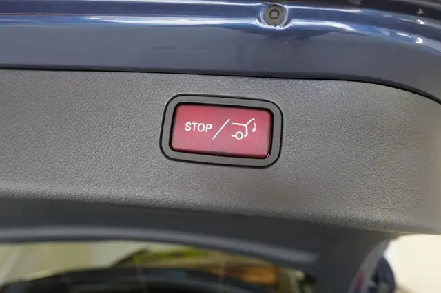 Mercedes-Benz C-Class view 23