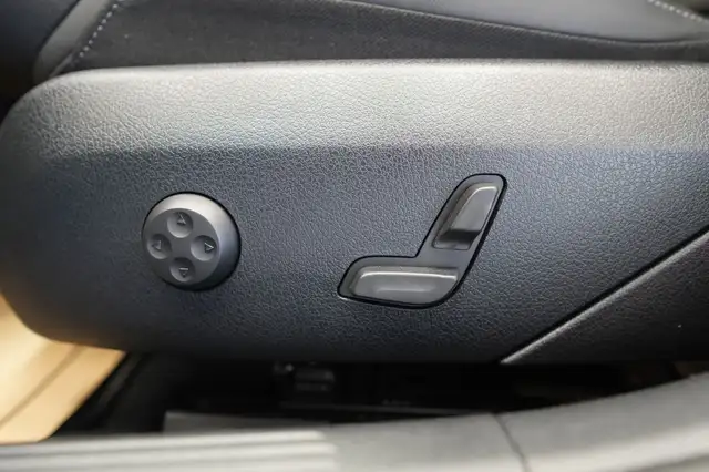 Mercedes-Benz C-Class view 20