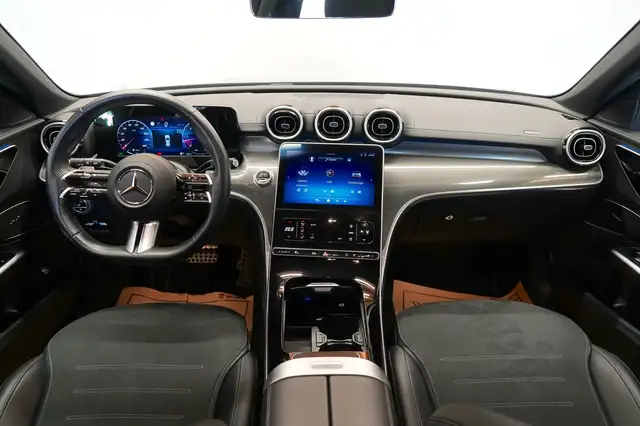 Mercedes-Benz C-Class view 29