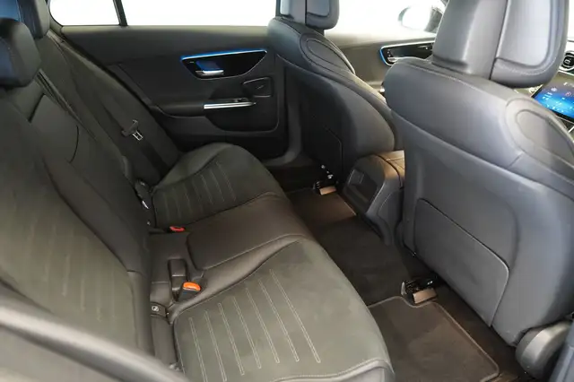Mercedes-Benz C-Class view 28