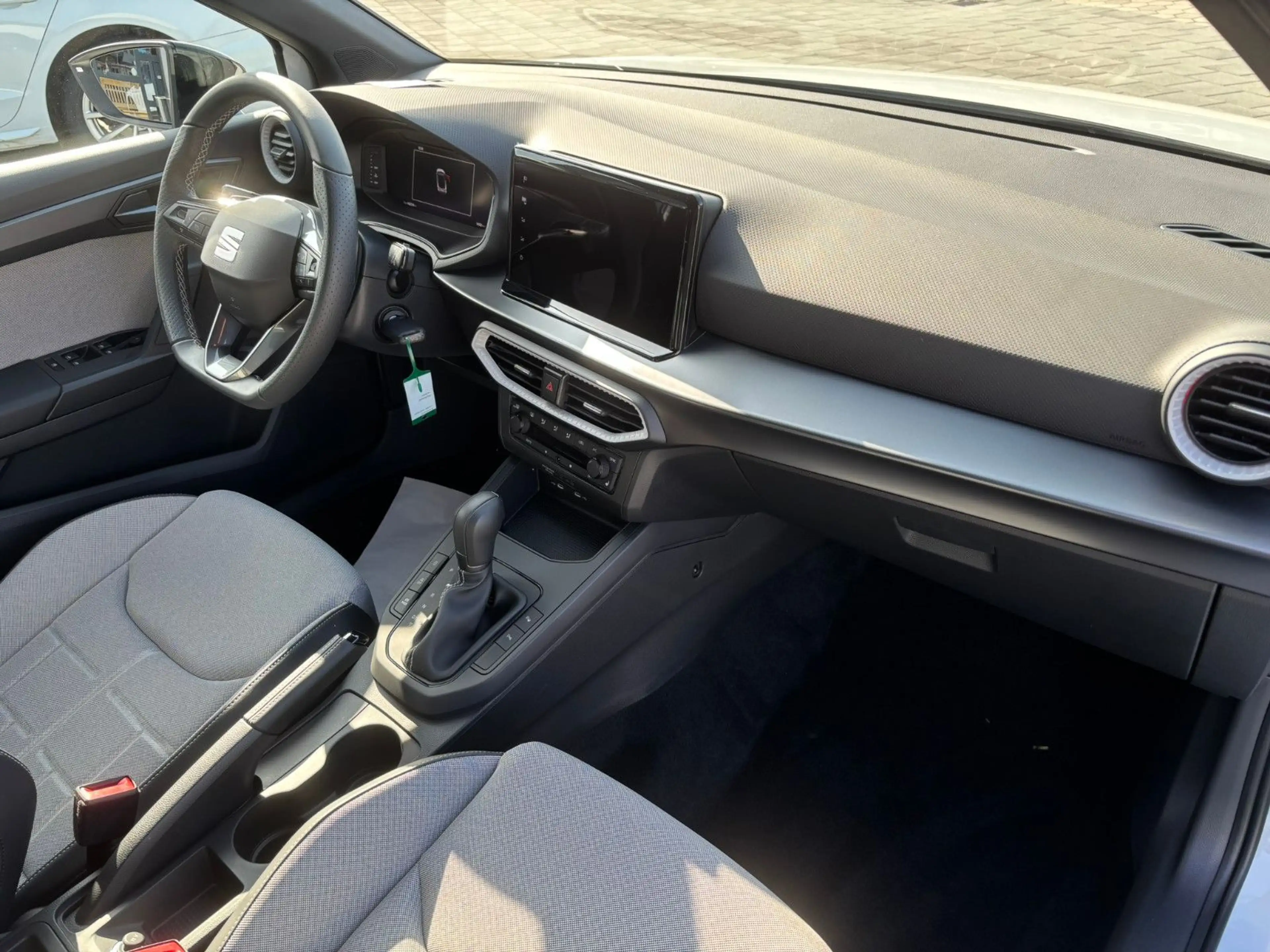 SEAT Arona 1.0 TSI 116 PS  FR DSG Navi SHZ LED — photo 8