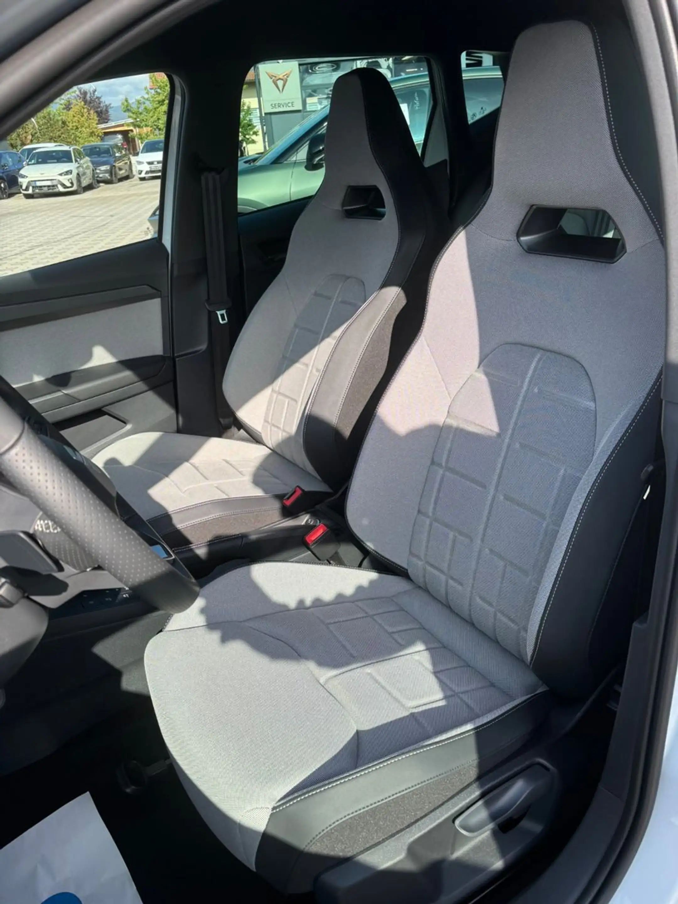 SEAT Arona 1.0 TSI 116 PS  FR DSG Navi SHZ LED — photo 9