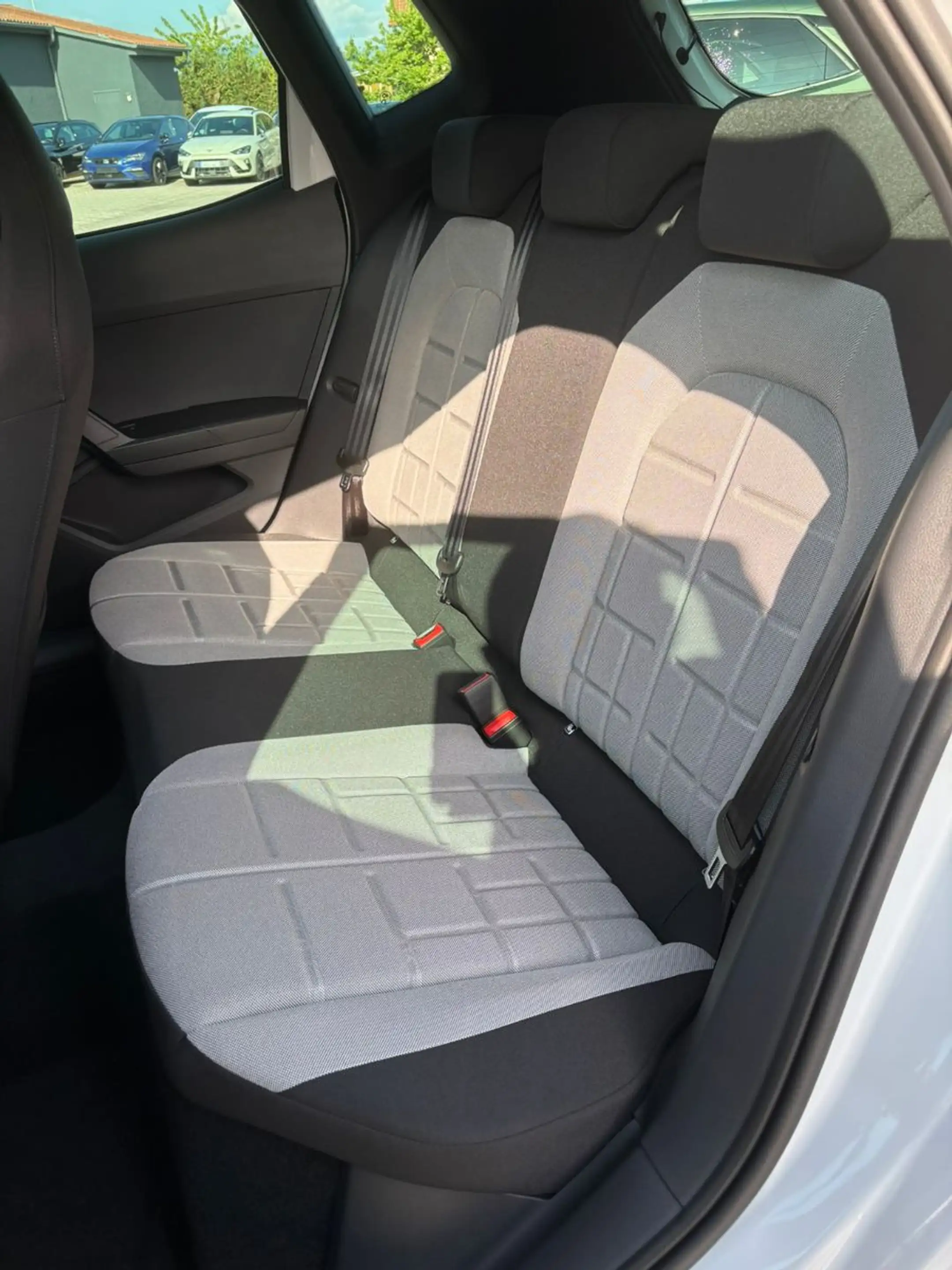 SEAT Arona 1.0 TSI 116 PS  FR DSG Navi SHZ LED — photo 10