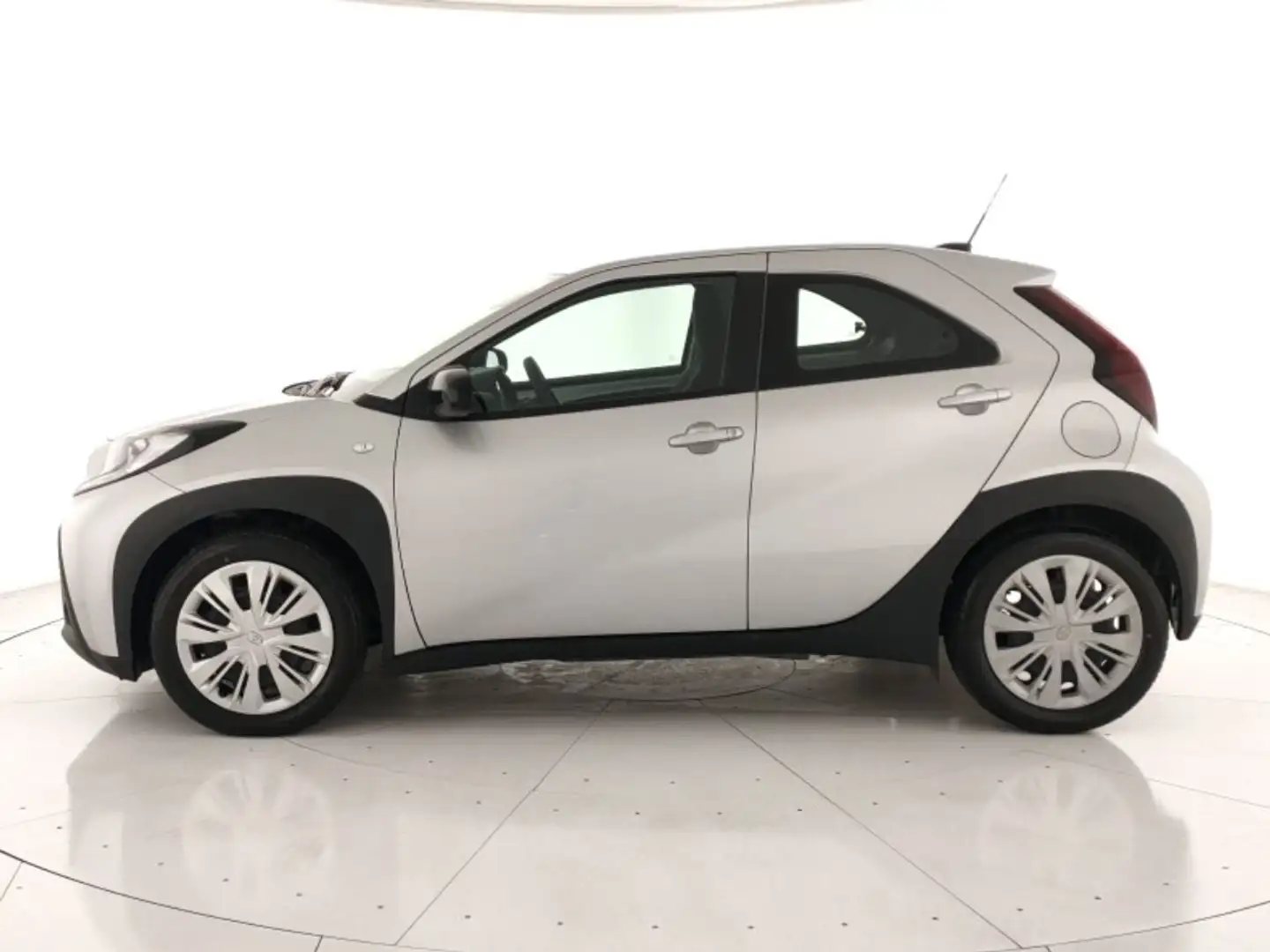 Toyota Aygo X 1.0 Active 72cv s-cvt Argento - 2