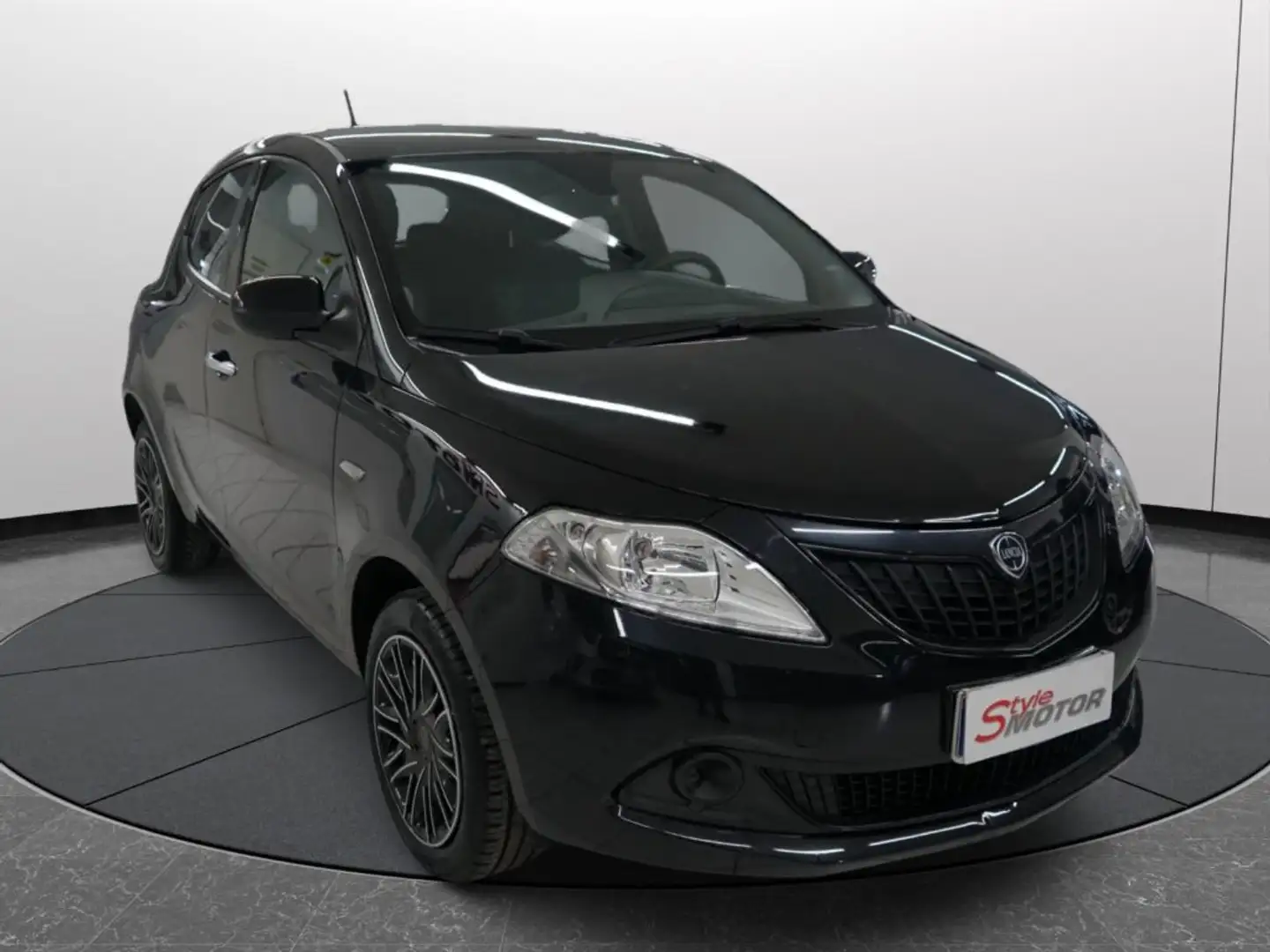 Lancia Ypsilon 1.0 FireFly 5 porte S&S Hybrid Silver Plus Nero - 2