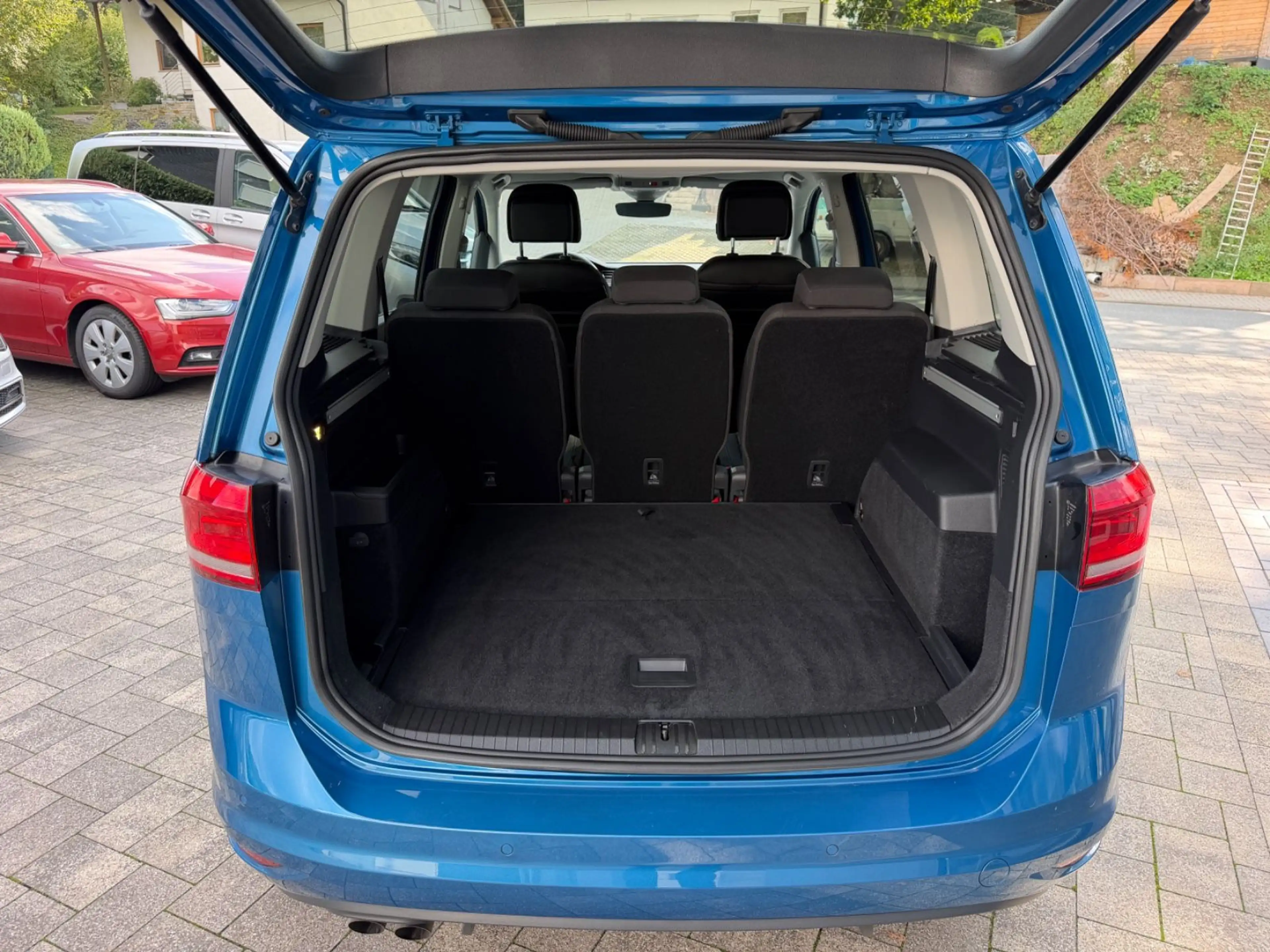 Volkswagen Touran 2.0 TDI DSG IQ.Drive Comfortline*Massage* — photo 13