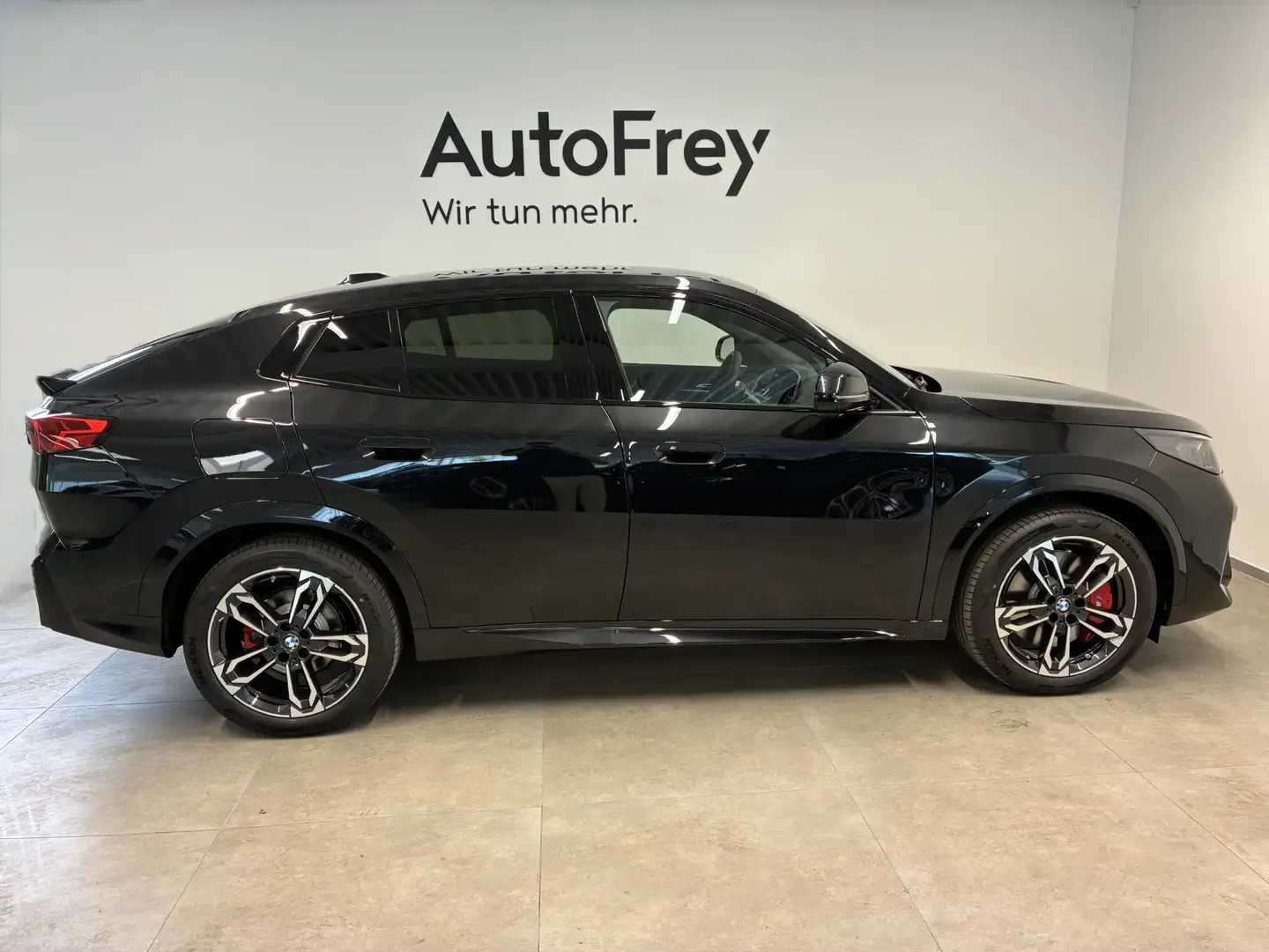 BMW iX2 eDrive20 Schwarz - 2