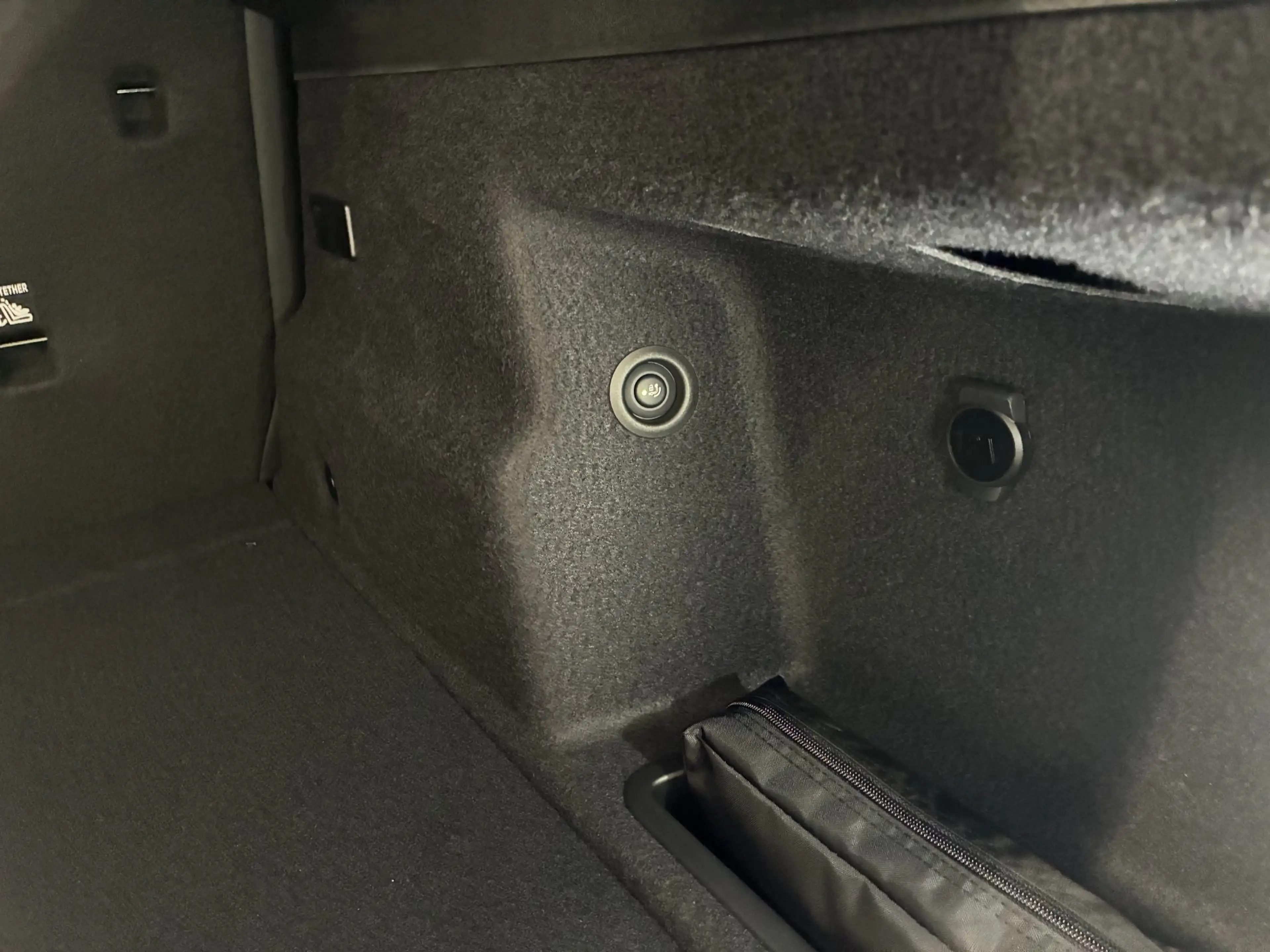 BMW iX2 eDrive20 — photo 14