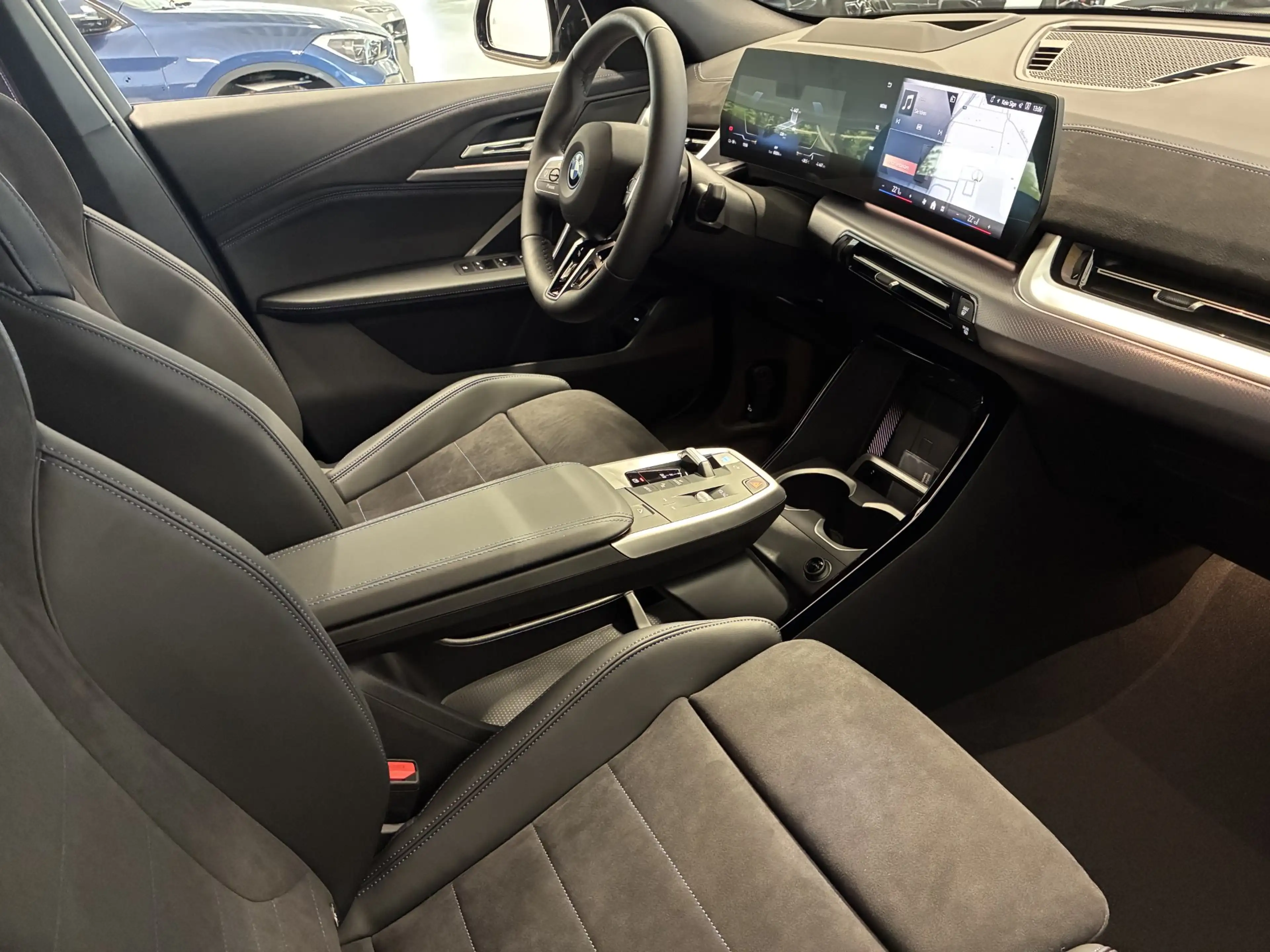 BMW iX2 eDrive20 — photo 4
