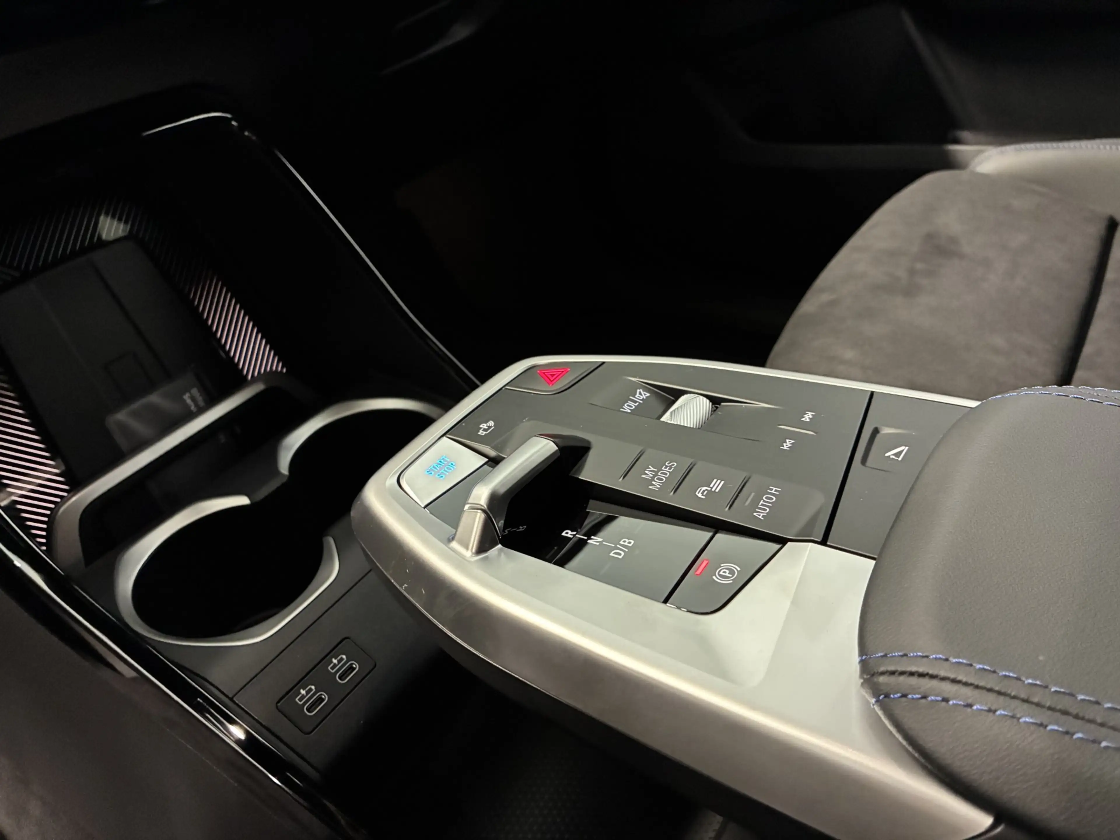 BMW iX2 eDrive20 — photo 12