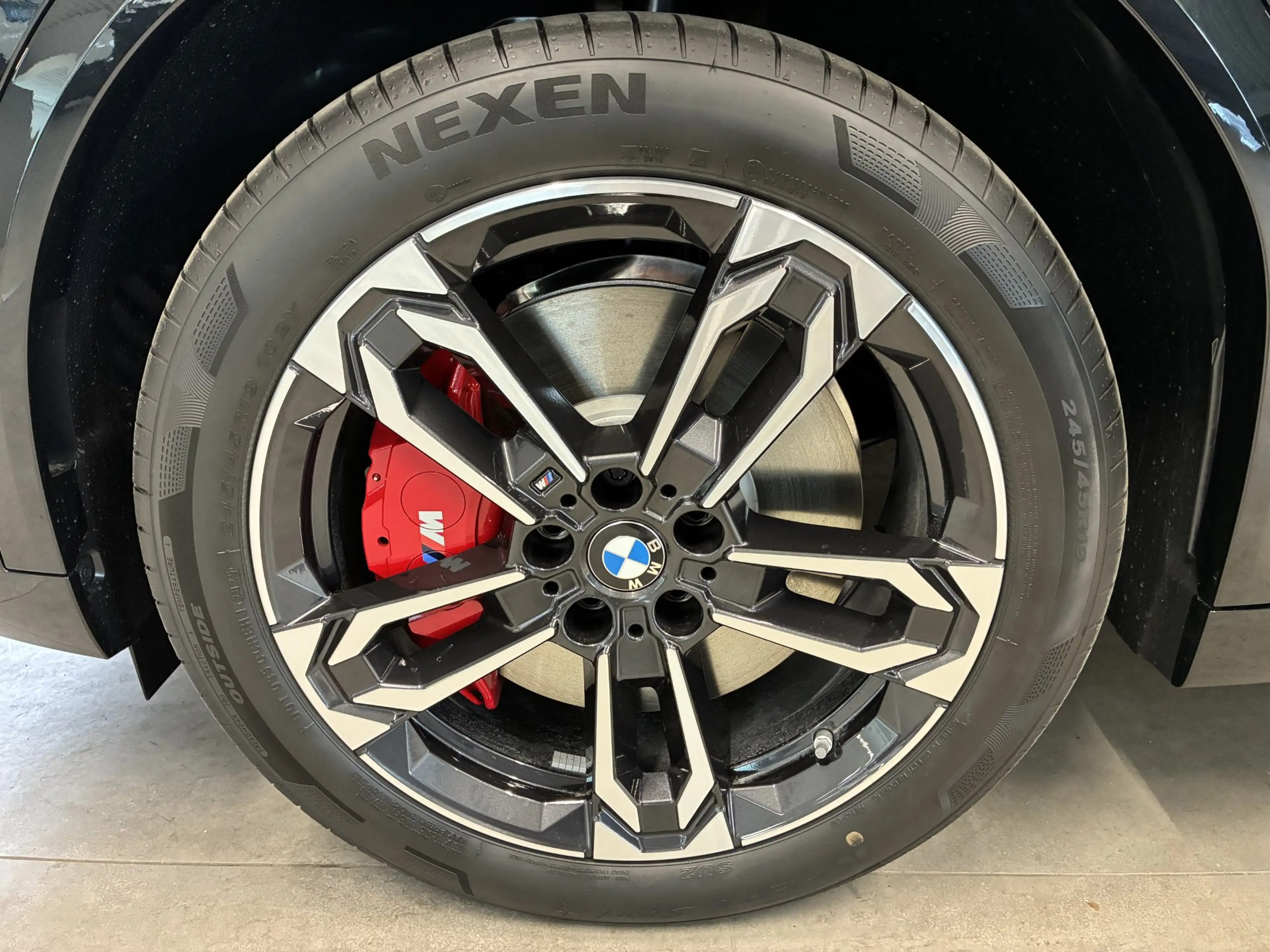BMW iX2 eDrive20 — photo 6