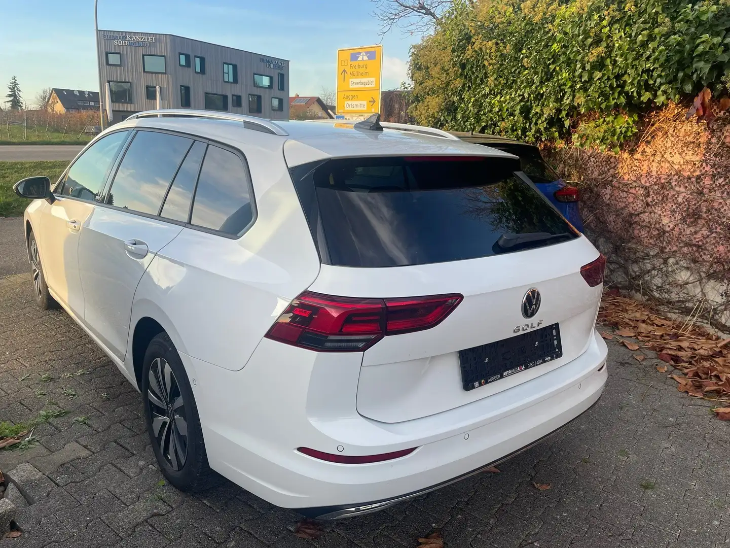 Volkswagen Golf Variant 1.5 Move Weiß - 2