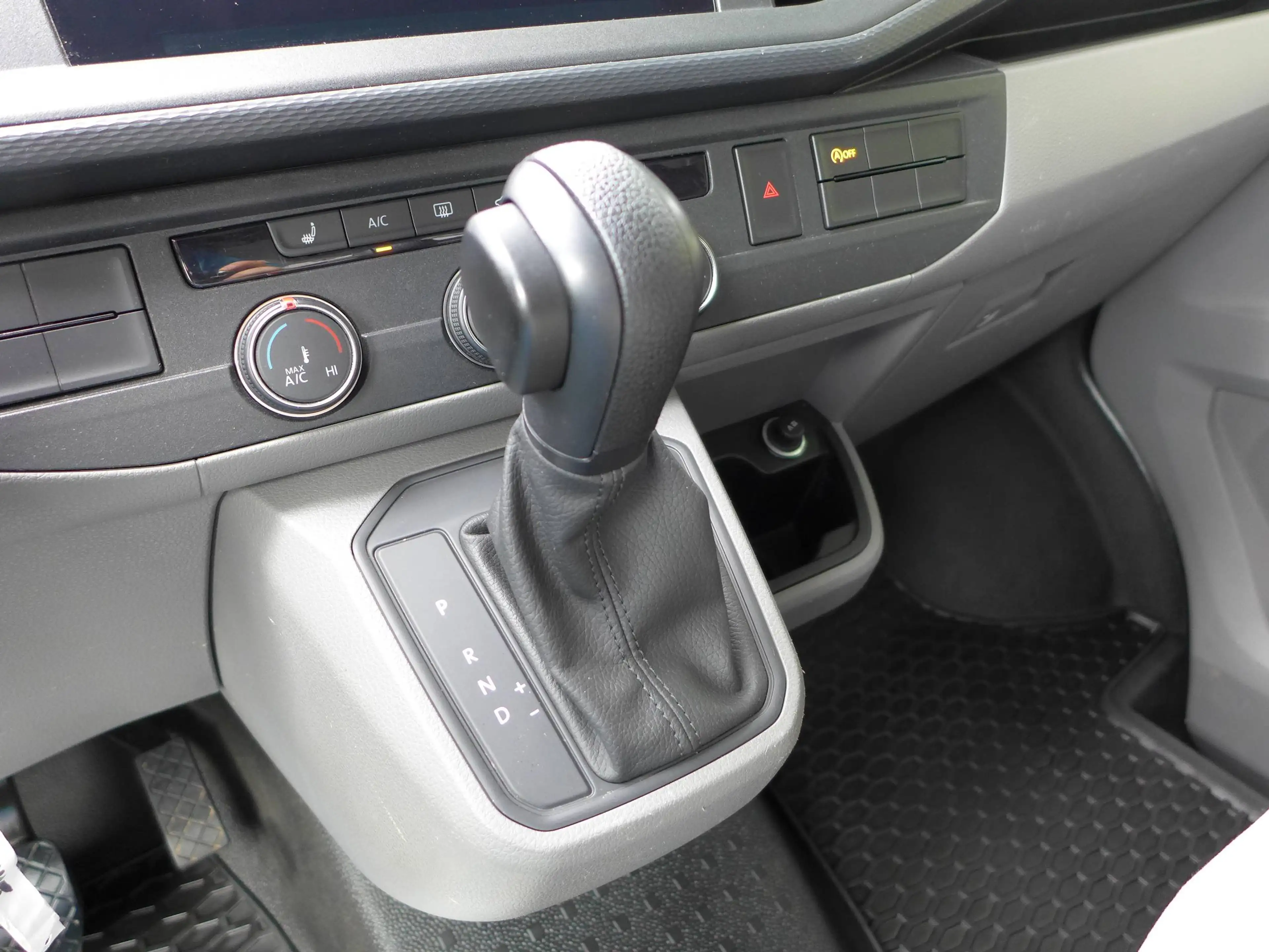 Volkswagen T6.1 Transporter Transporter T6.1 2.0 TDI DSG Kurz LED/NAVI/ACC/SideAssist — photo 13