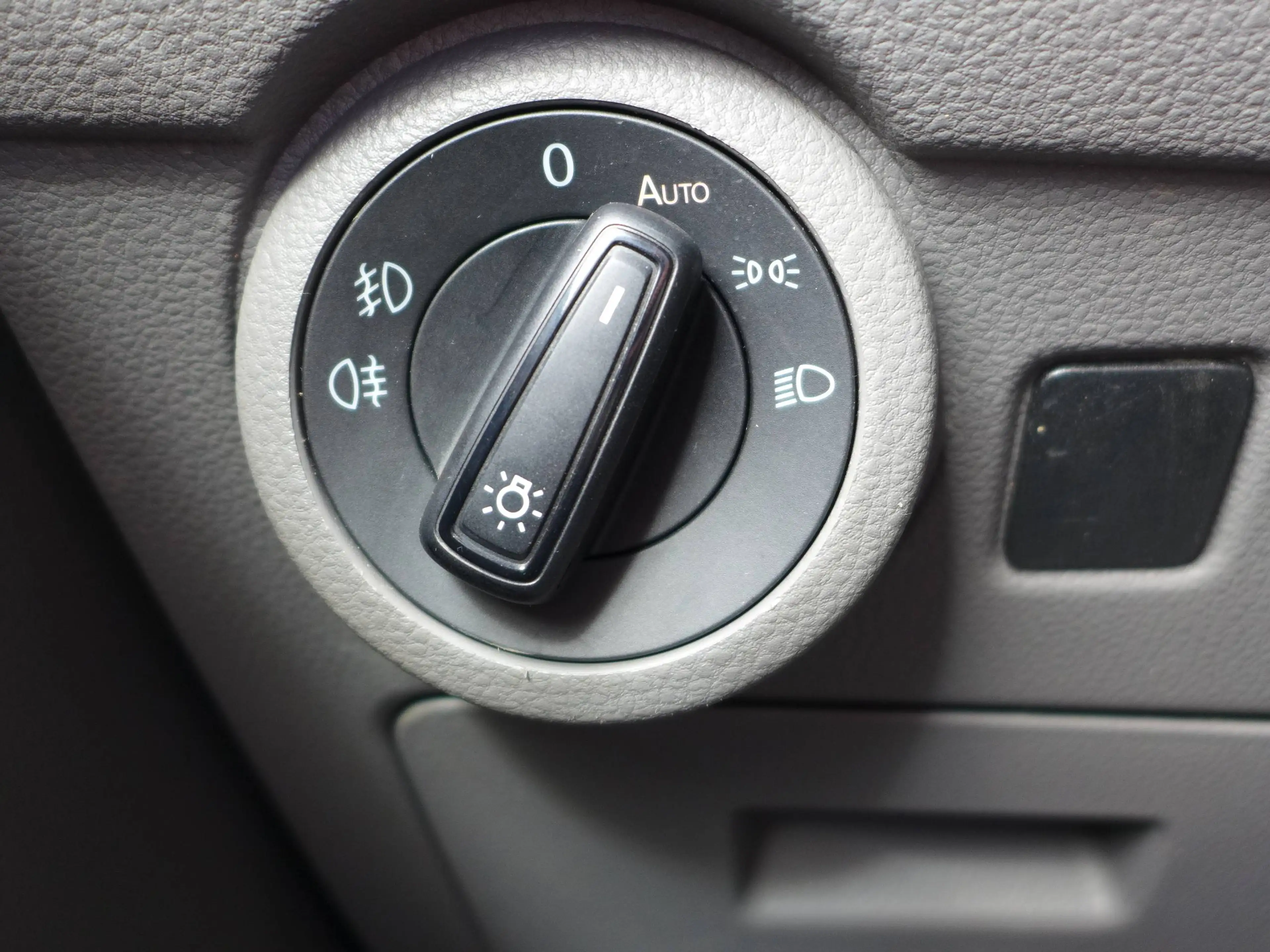Volkswagen T6.1 Transporter Transporter T6.1 2.0 TDI DSG Kurz LED/NAVI/ACC/SideAssist — photo 6
