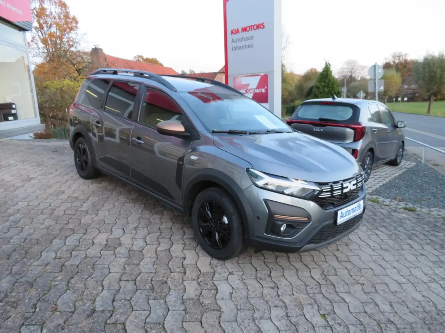 Dacia Jogger Extreme 1.6 Hybrid Klima Navi Rückfahrkamera Grau - 2