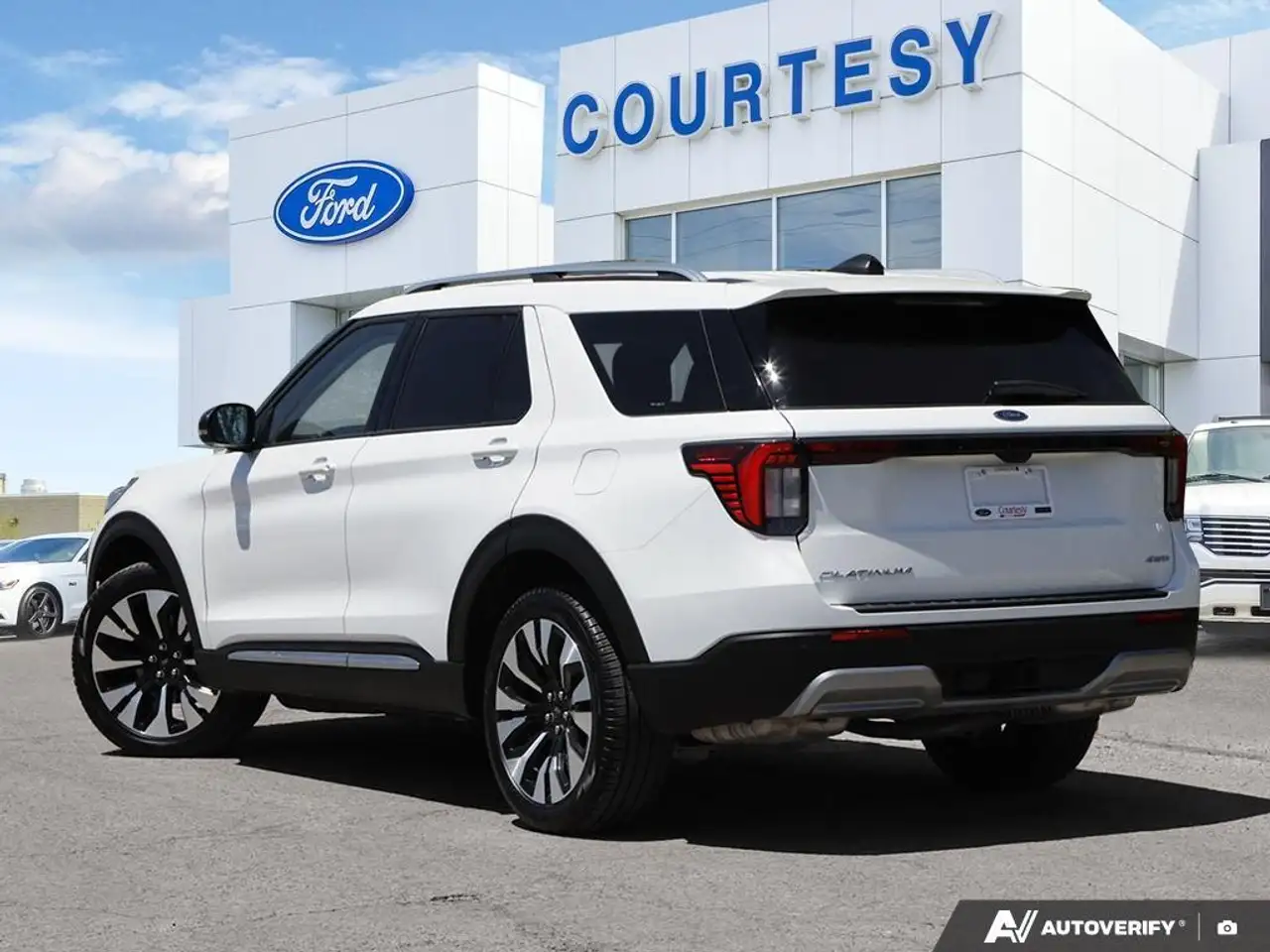 Ford Explorer снимка Ford Explorer