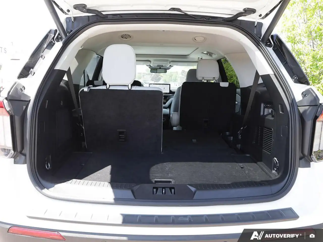 Ford Explorer снимка Ford Explorer
