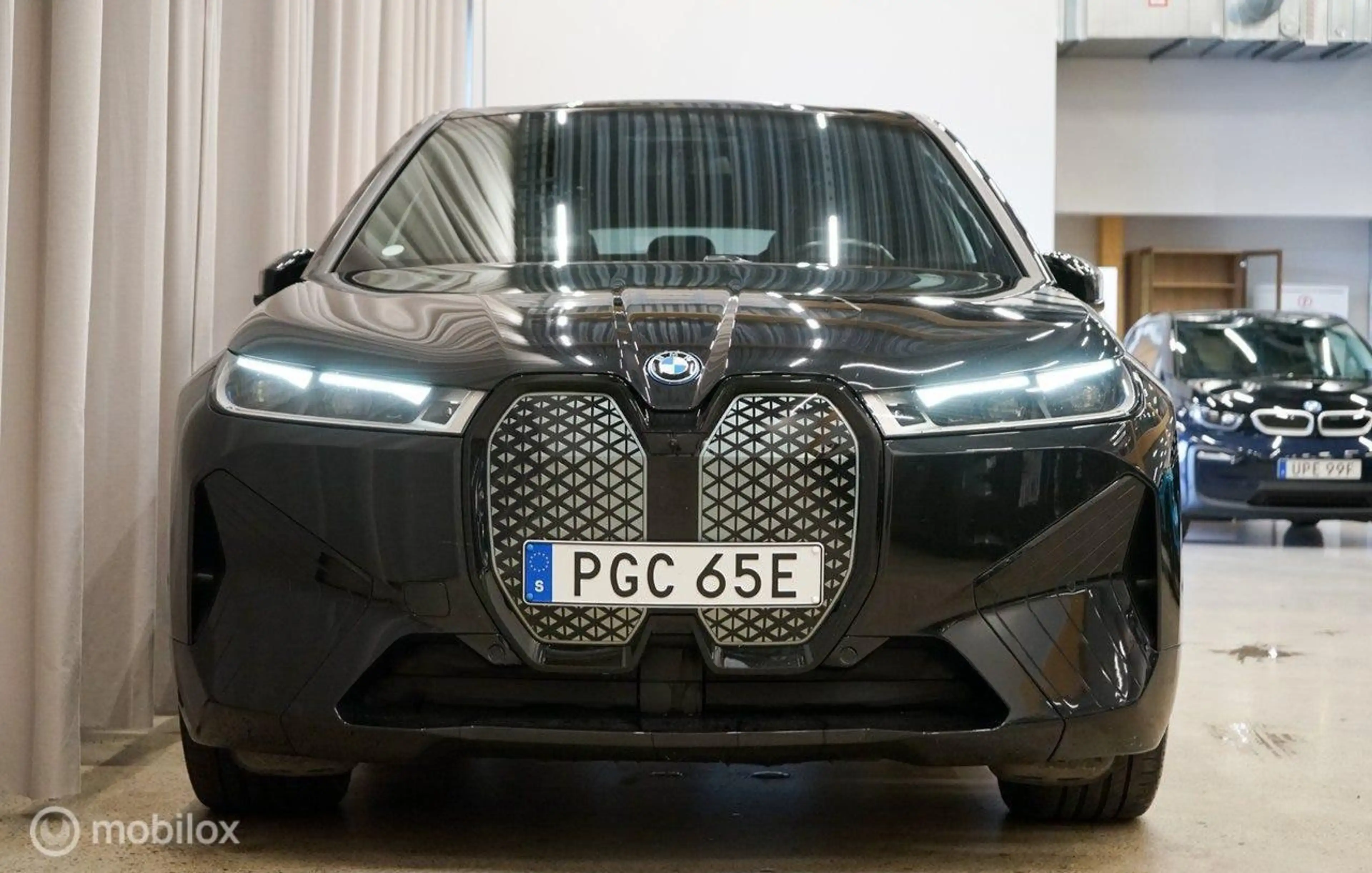 BMW iX xDrive40 High Executive 77 kWh Sport, H/K, Massage — photo 6