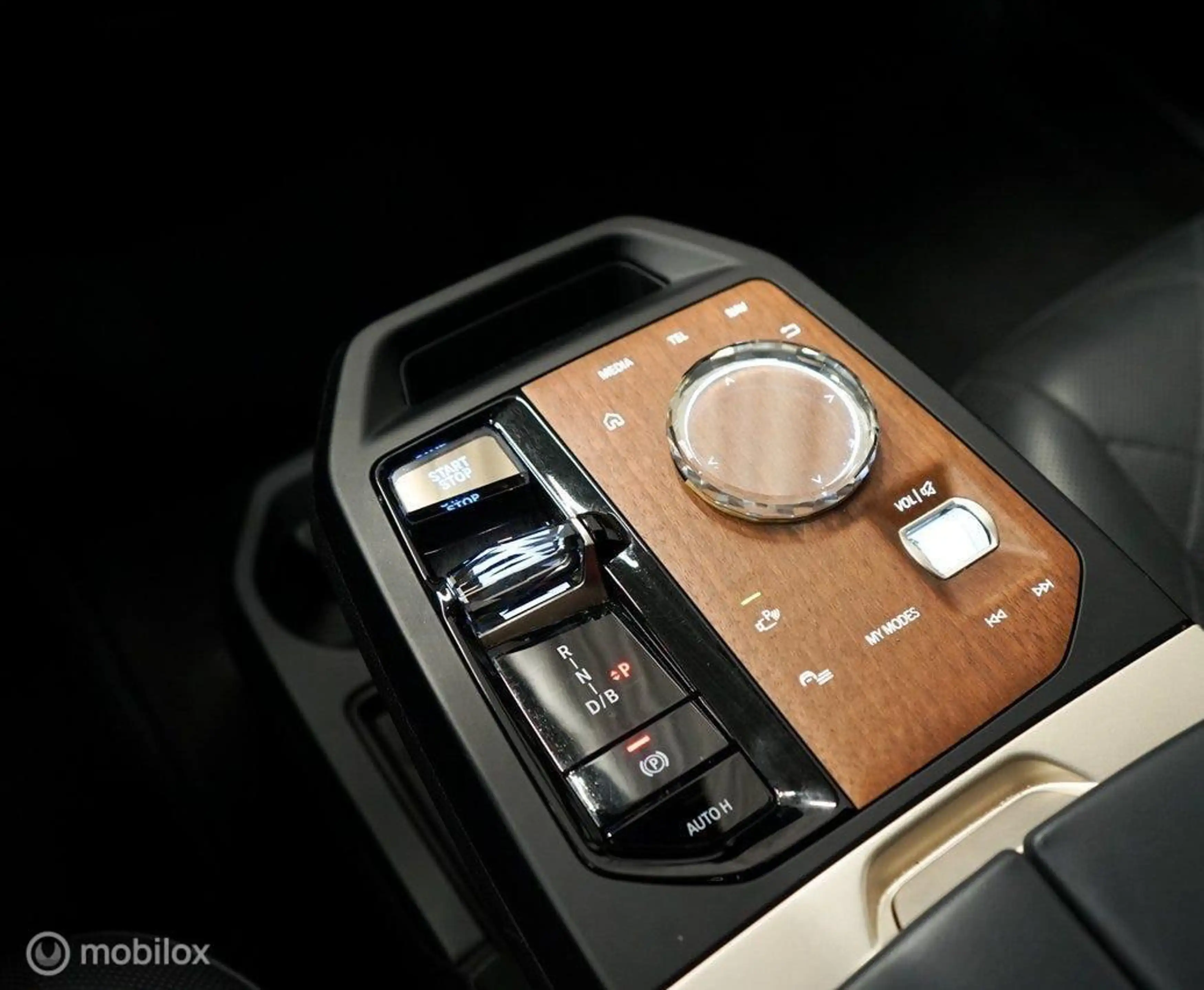 BMW iX xDrive40 High Executive 77 kWh Sport, H/K, Massage — photo 25