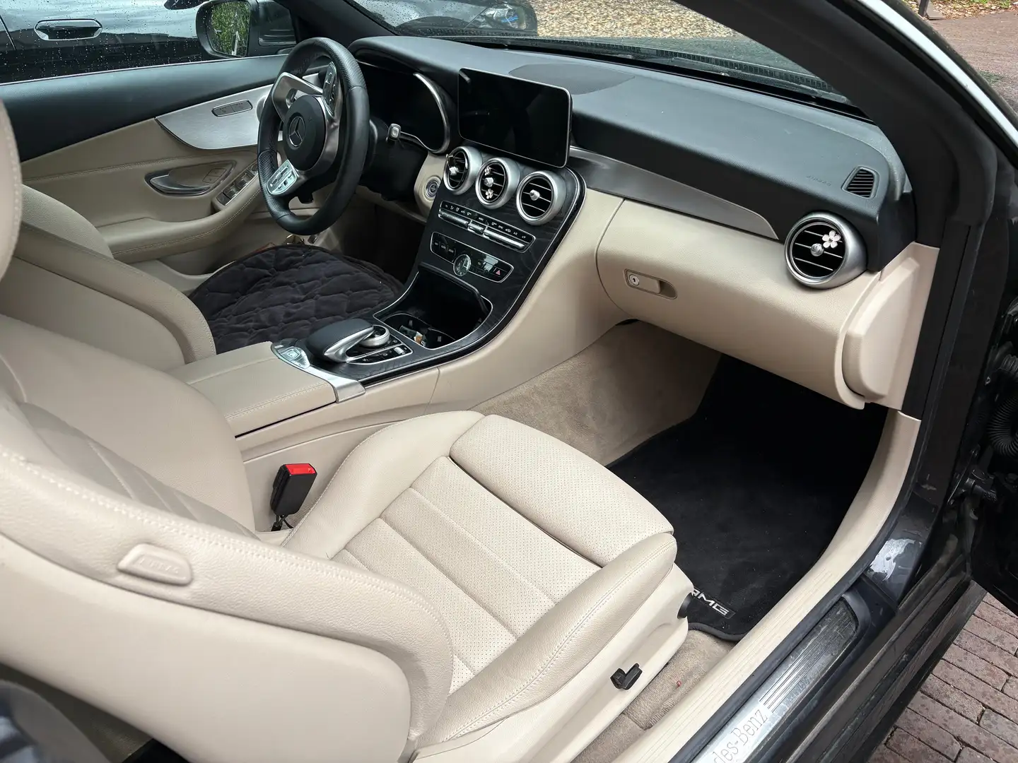 Mercedes-Benz C 180 C 180 Cabrio 9G-TRONIC AMG Line Schwarz - 2