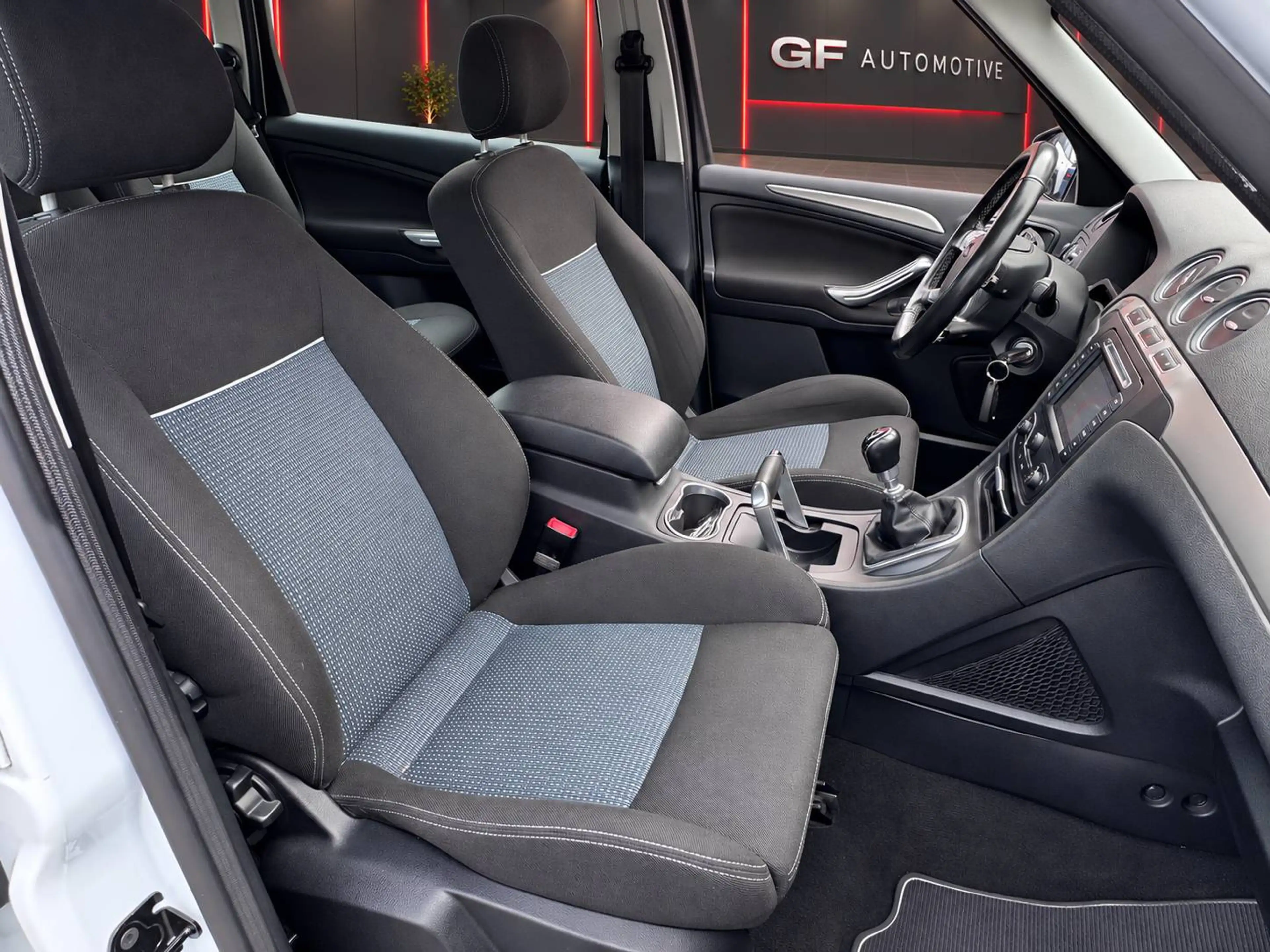 Ford S-Max S-Max 1.6 TDCi Titanium DPF 5Pl — photo 9