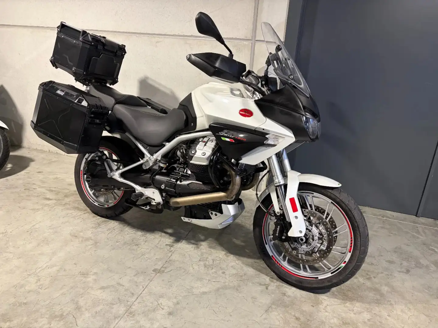 Moto Guzzi Stelvio 1200 originele hoogpoter met exclusief karakter - 1