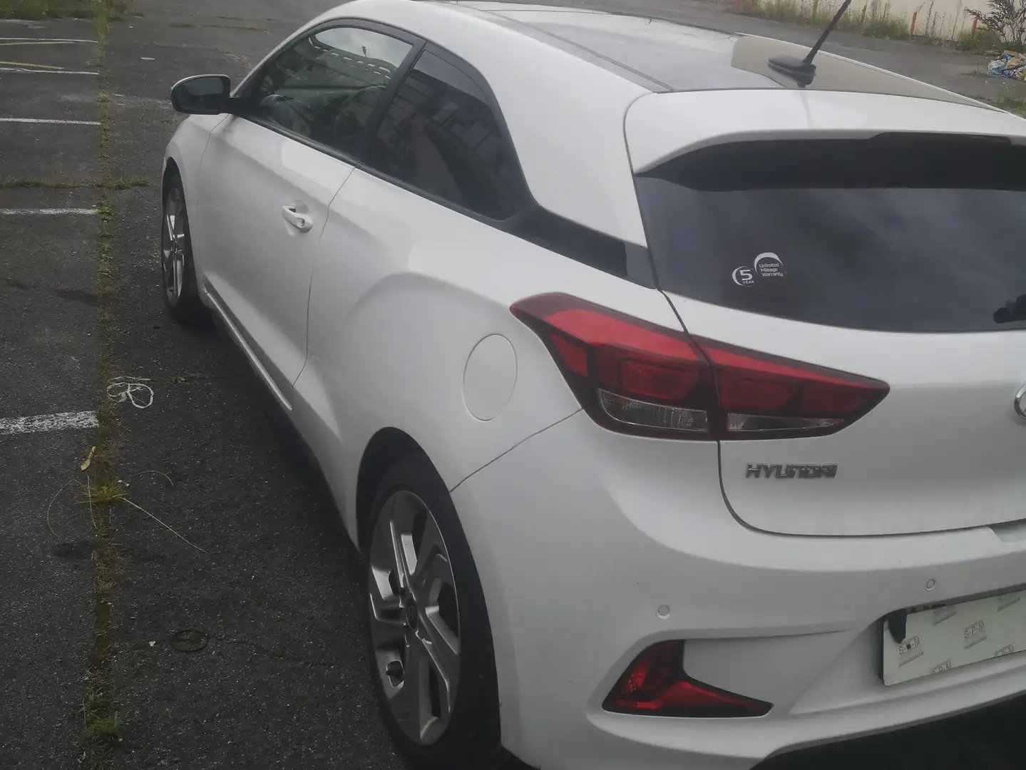 Hyundai i20 i20 Coupé 1.4 CRDi 90 Intuitive Plus Blanc - 1