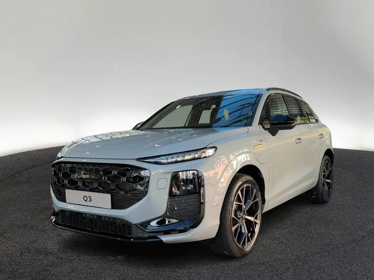 Audi Q3 SUV e-hybrid 200 kW S tronic Grijs - 1