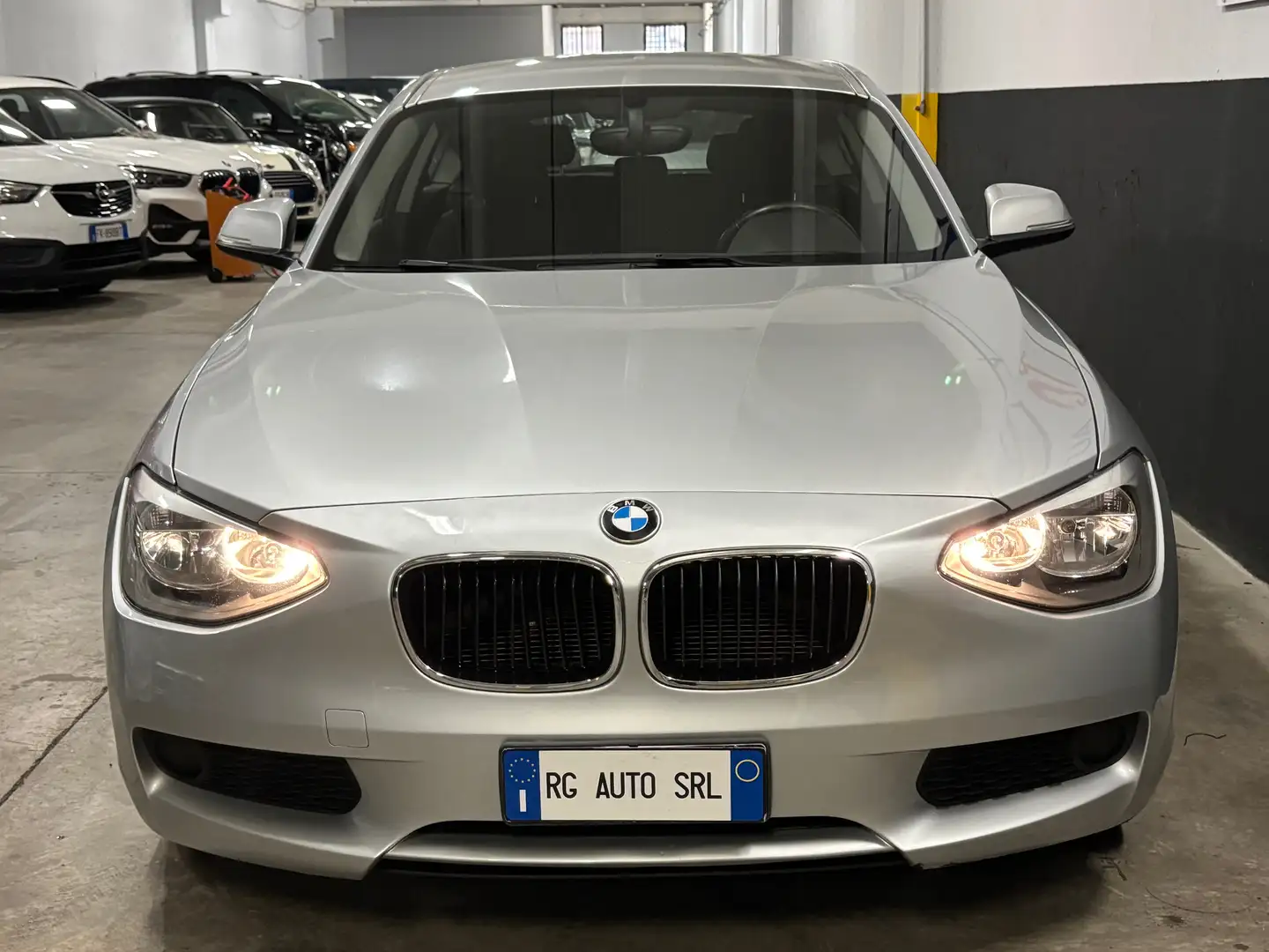 BMW 114 Serie 1 F/20-21 2011 114i 5p Unique E6 Argent - 2