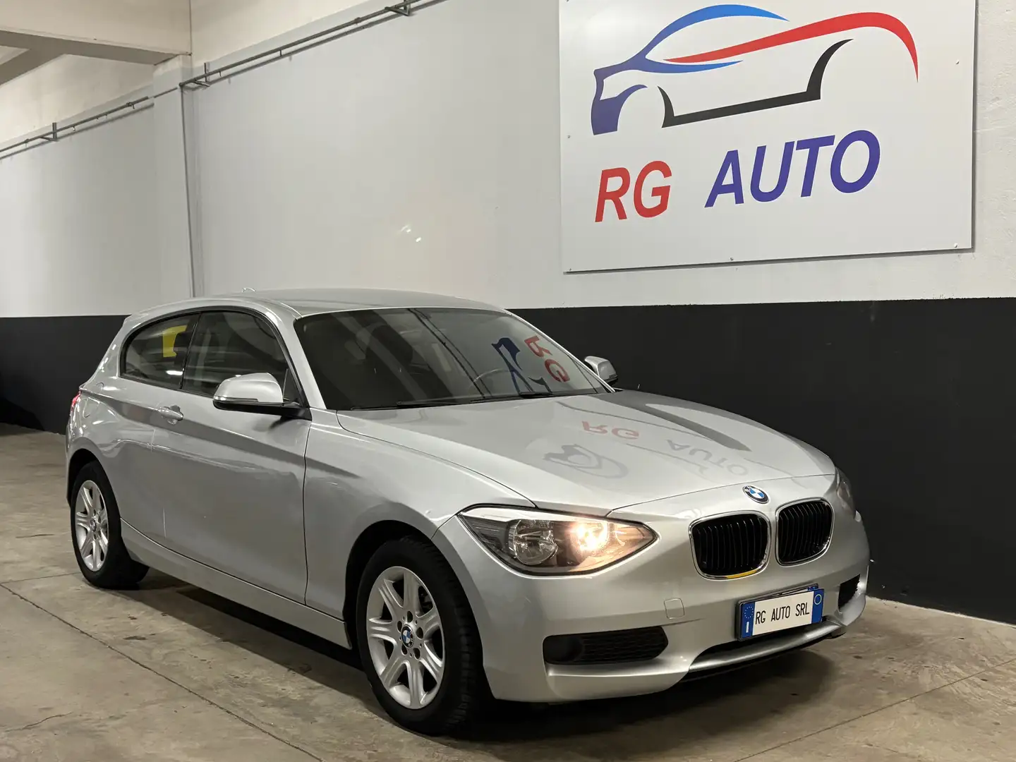 BMW 114 Serie 1 F/20-21 2011 114i 5p Unique E6 Argent - 1
