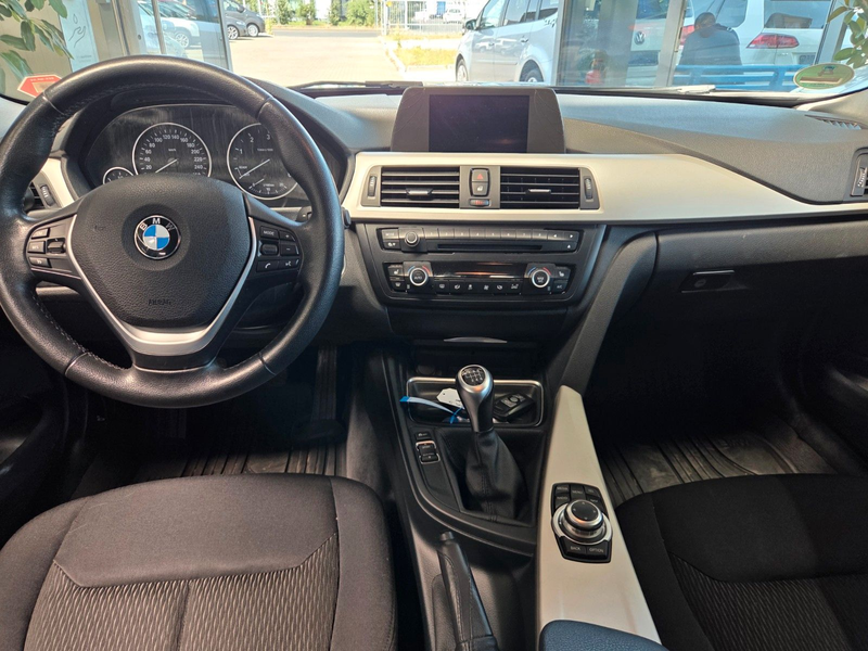 BMW 318 3 Touring 318 d — photo 12