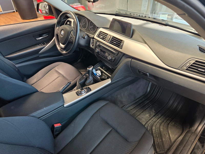 BMW 318 3 Touring 318 d — photo 8