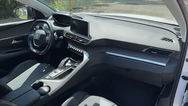 Peugeot 3008 view 10