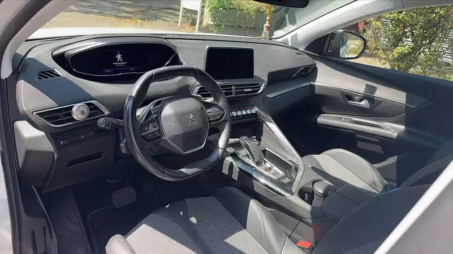 Peugeot 3008 view 8