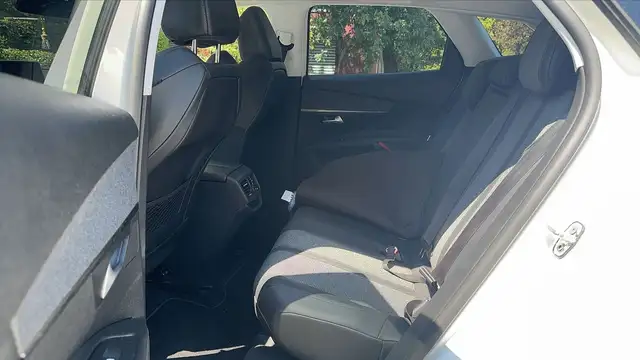 Peugeot 3008 view 9