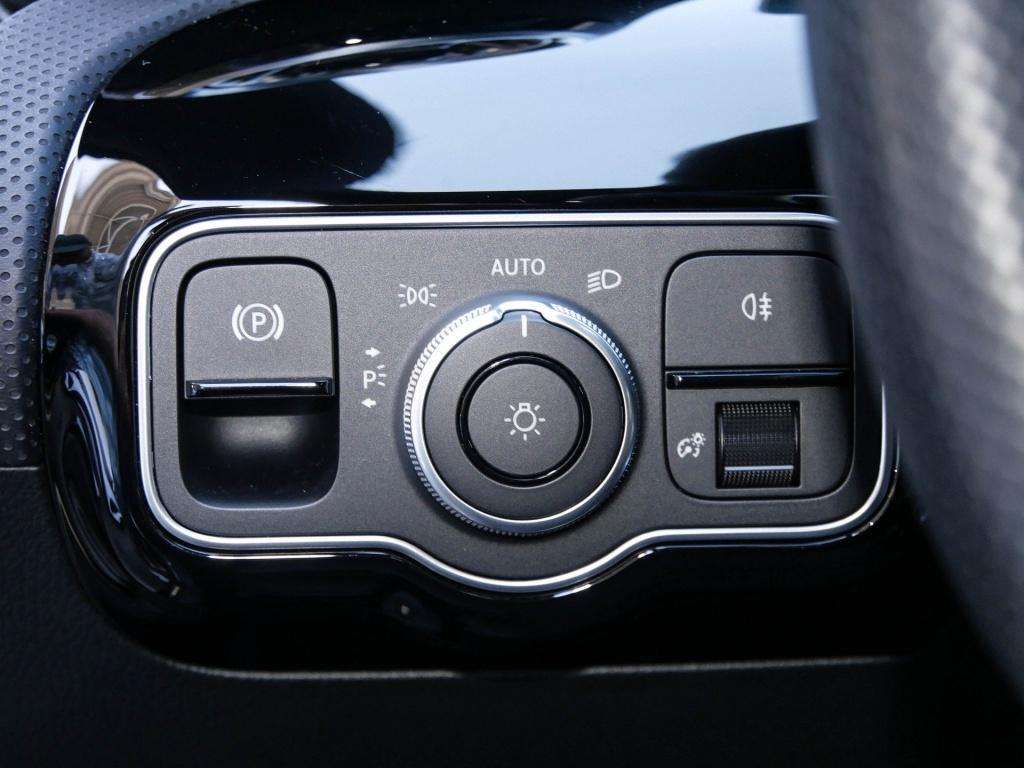 Mercedes-Benz A 220