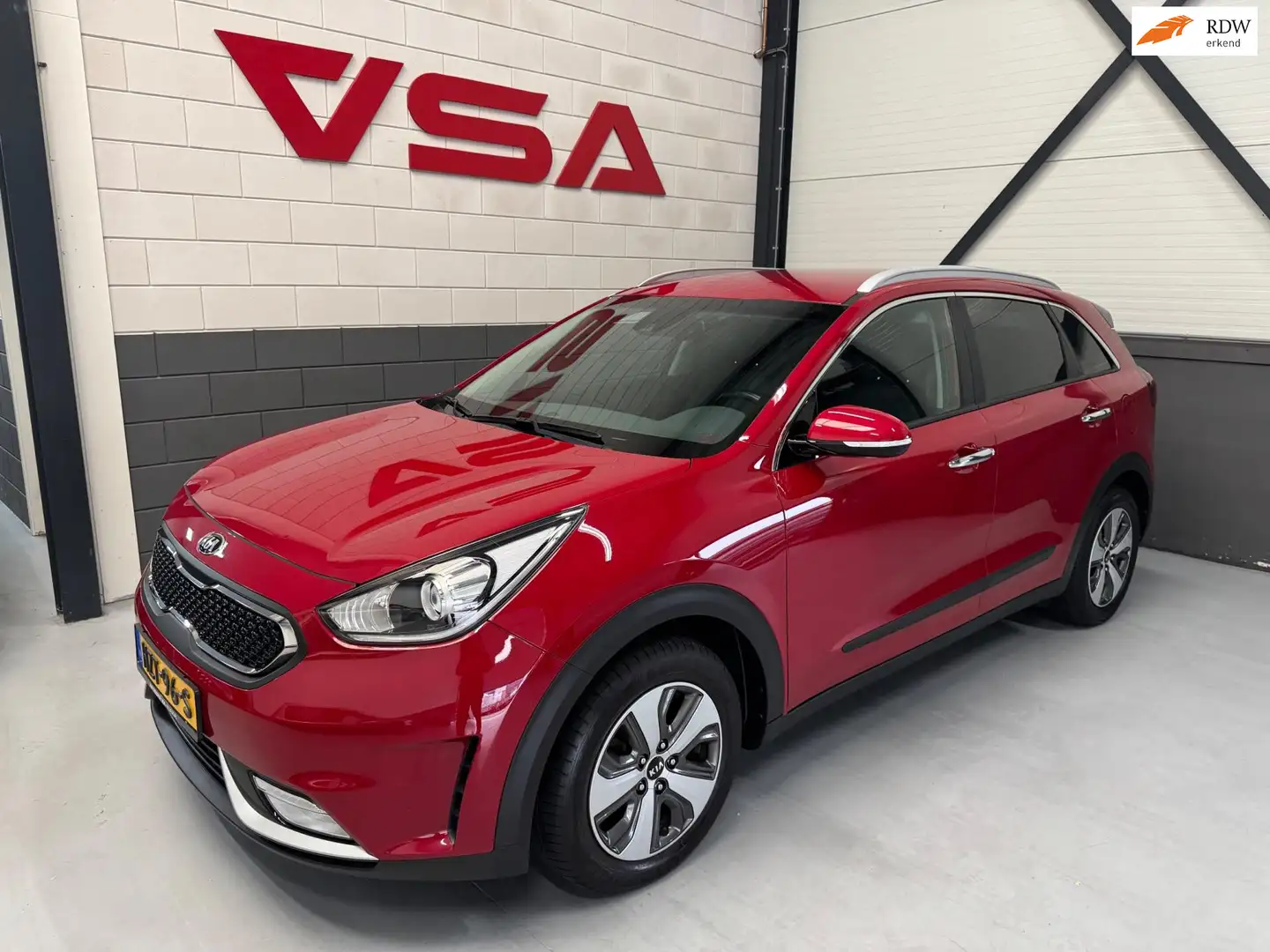 Kia Niro 1.6 GDi Hybrid ComfortLine,Trekhaak,camera,CarPlay Rood - 1